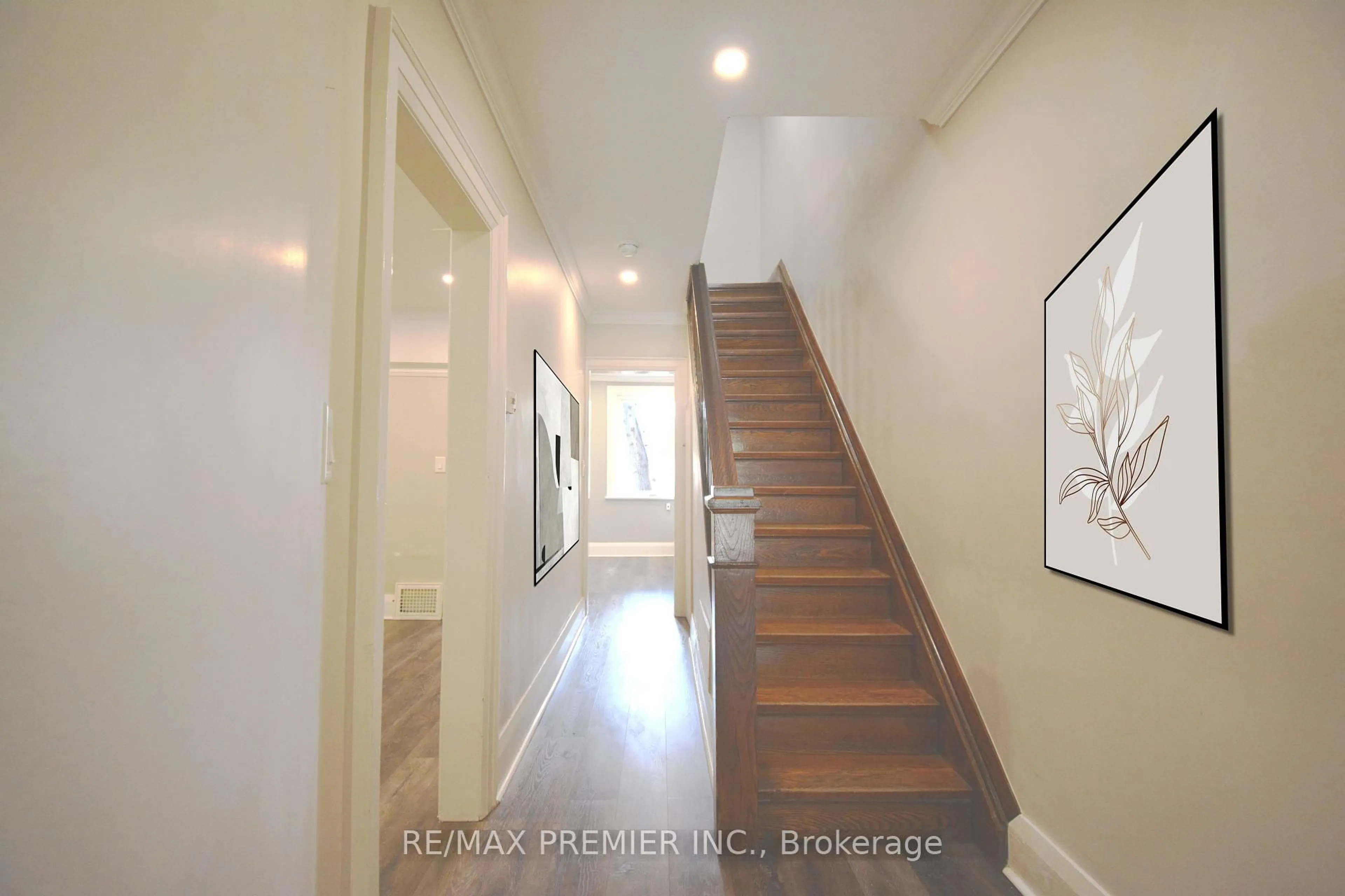 Unknown for 256 Harvie Ave, Toronto Ontario M6E 4K6