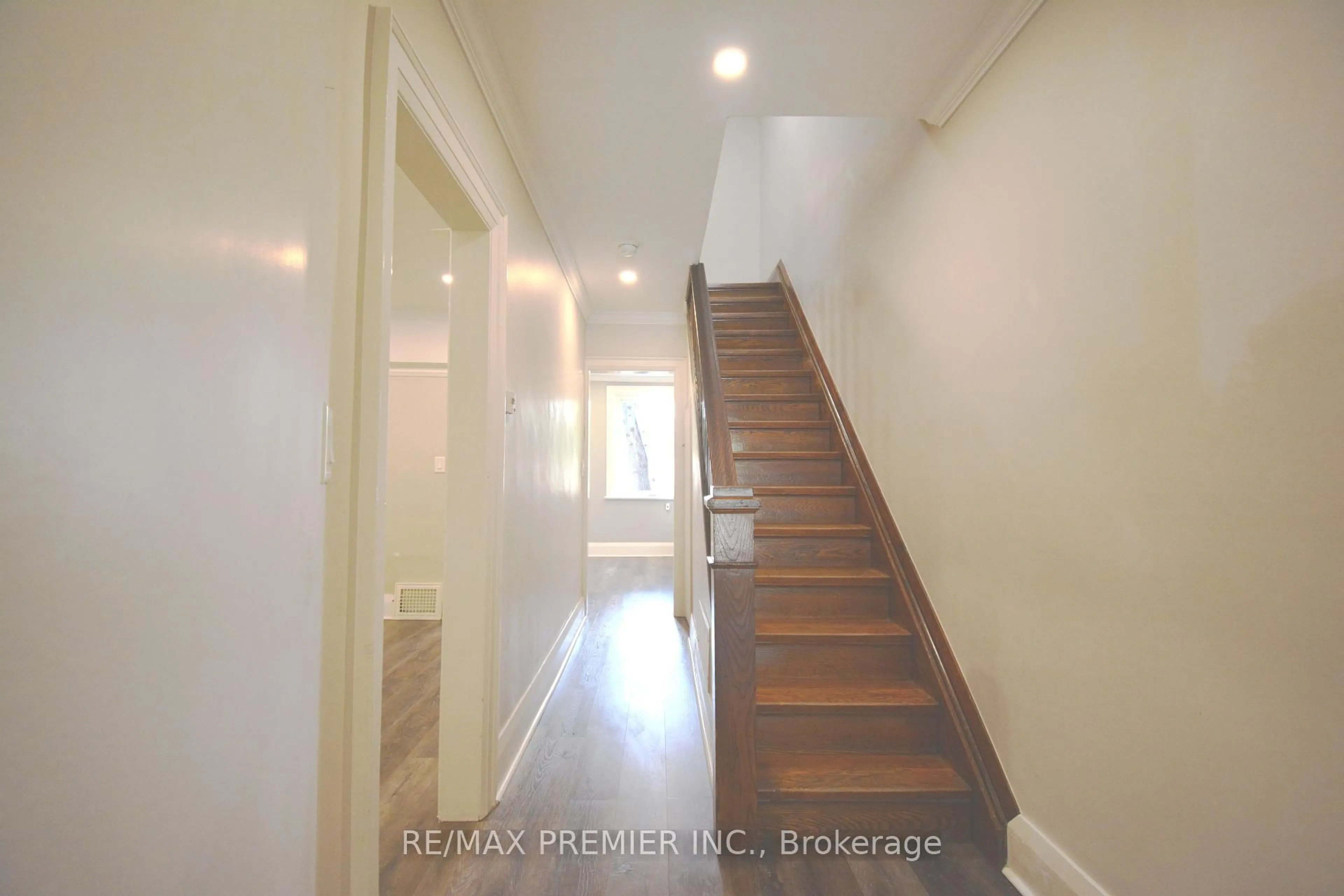 Unknown for 256 Harvie Ave, Toronto Ontario M6E 4K6