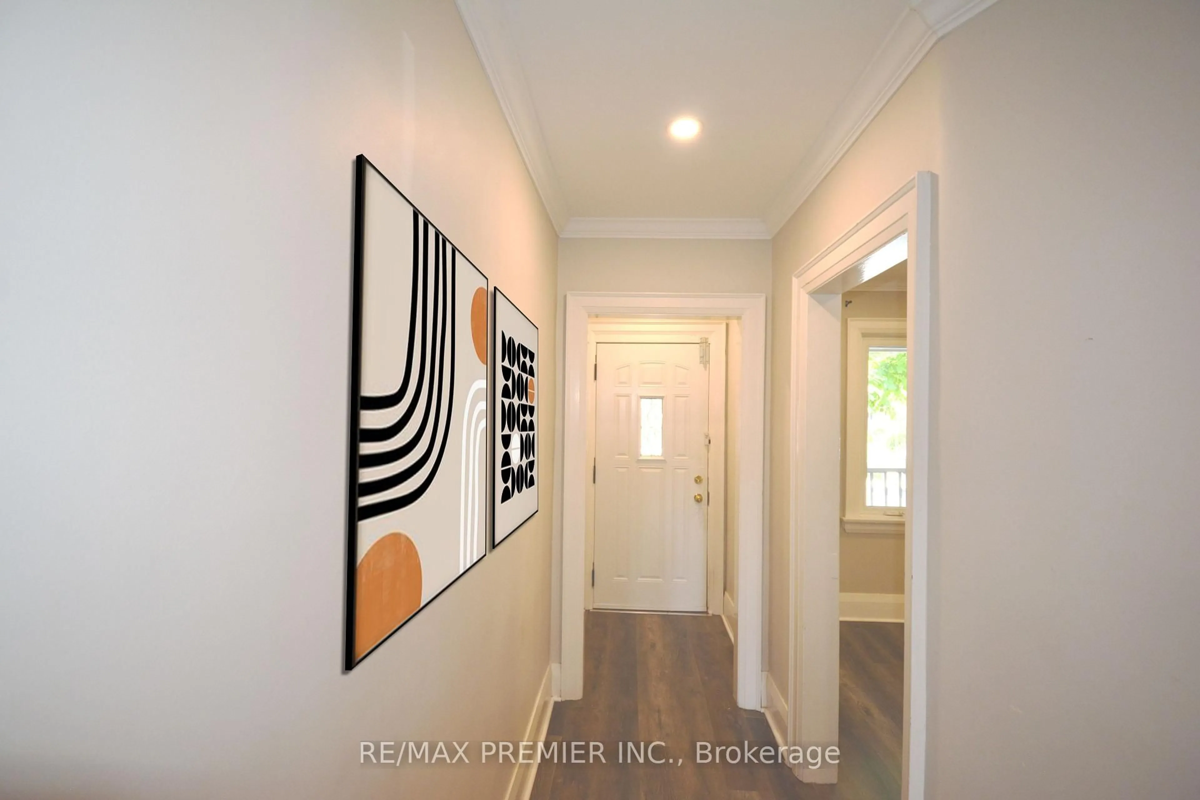 Indoor entryway for 256 Harvie Ave, Toronto Ontario M6E 4K6