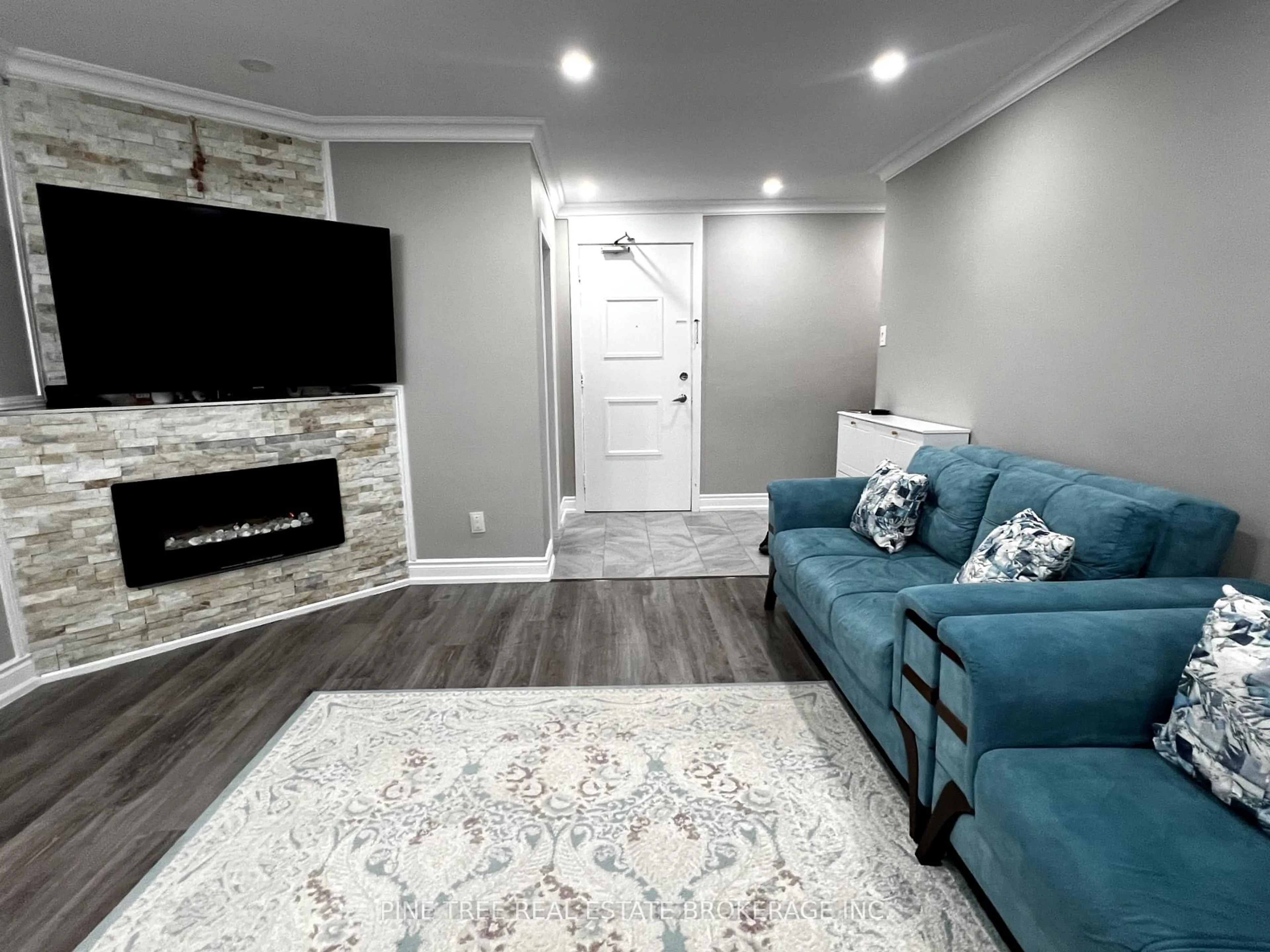 Living room with furniture, unknown for 80 Grandravine Dr #816, Toronto Ontario M3J 1B2