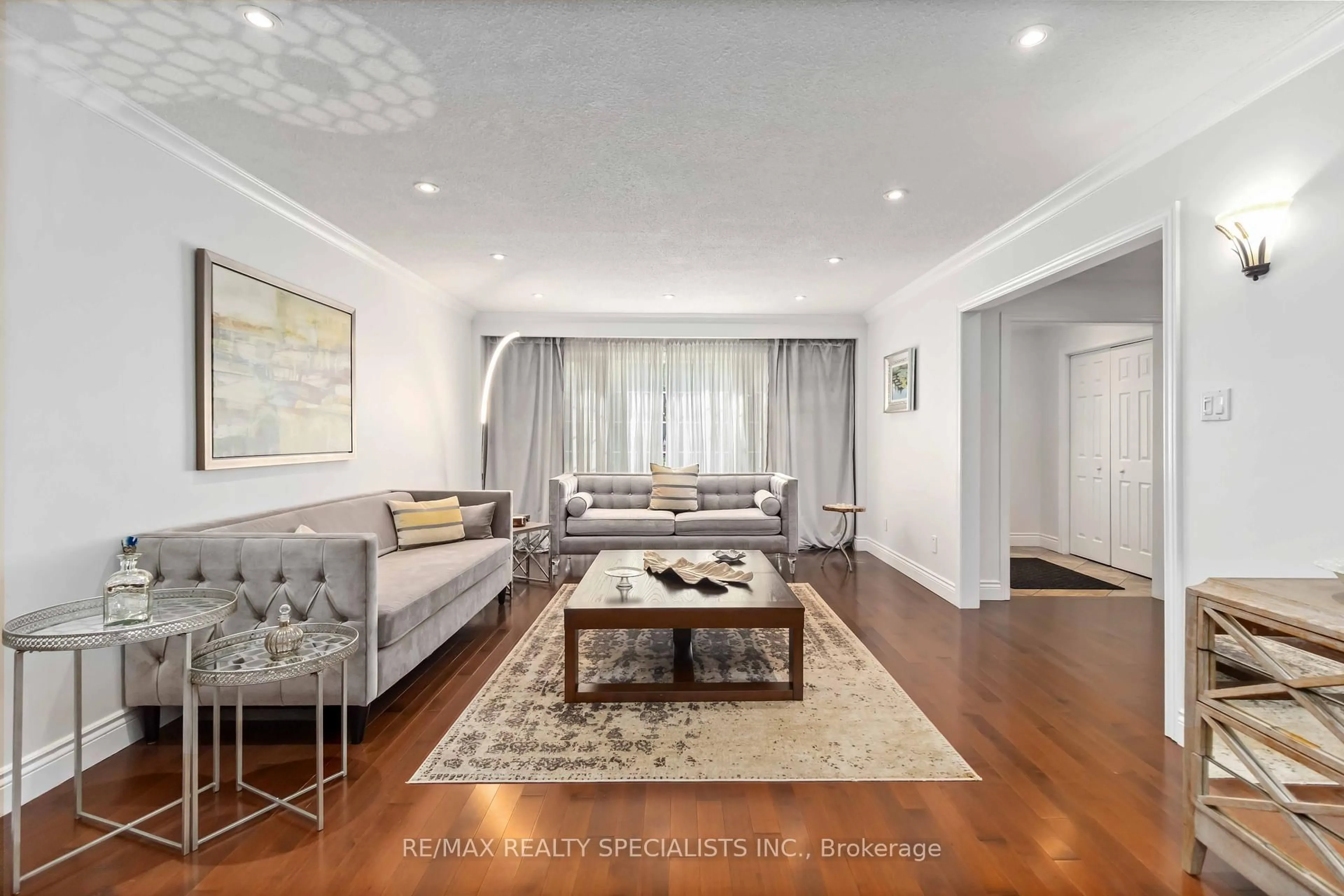 Living room with furniture, unknown for 2441 Nikanna Rd, Mississauga Ontario L5C 2W8