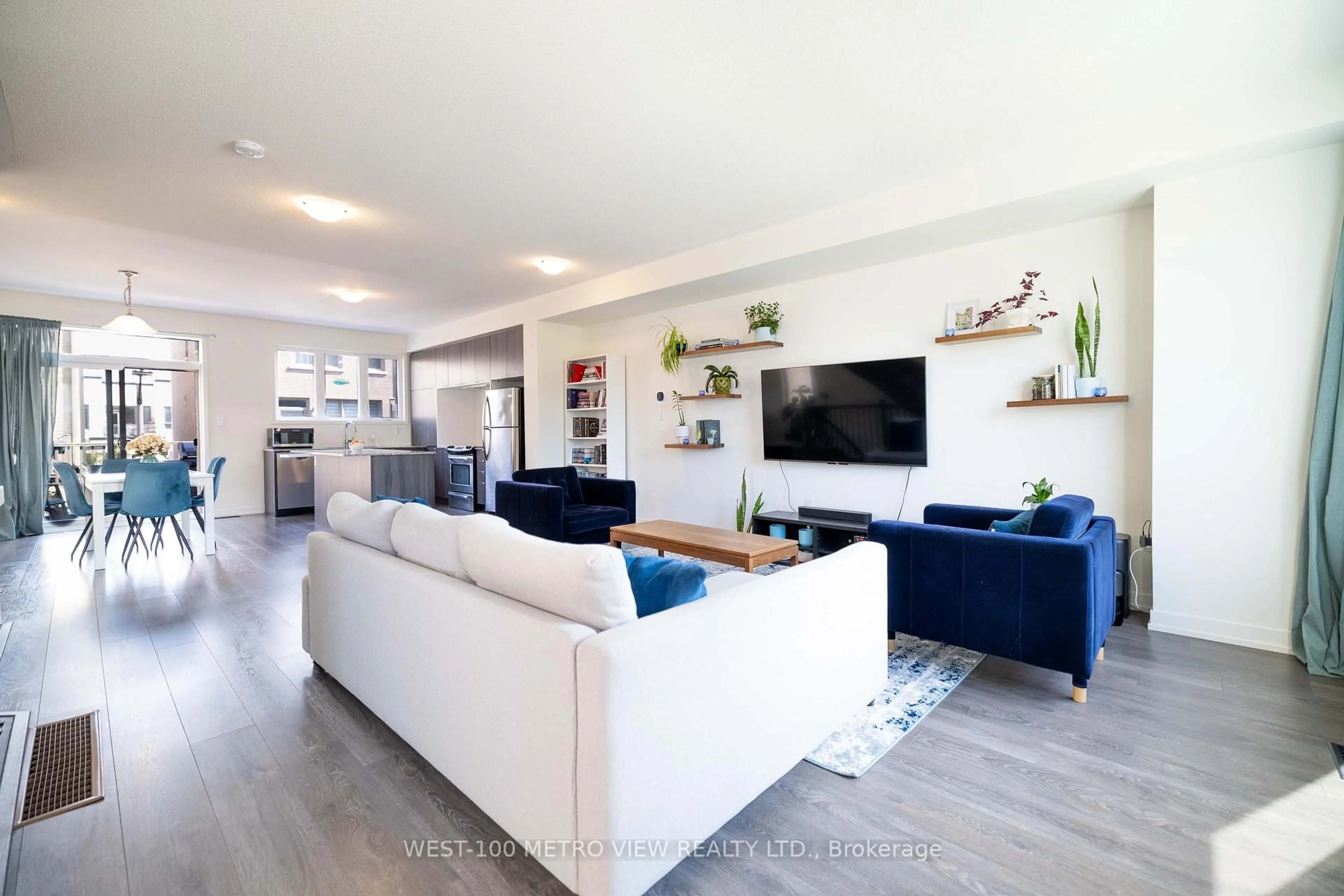 Living room with furniture, unknown for 3141 Ernest Appelbe Blvd, Oakville Ontario L6H 0N8