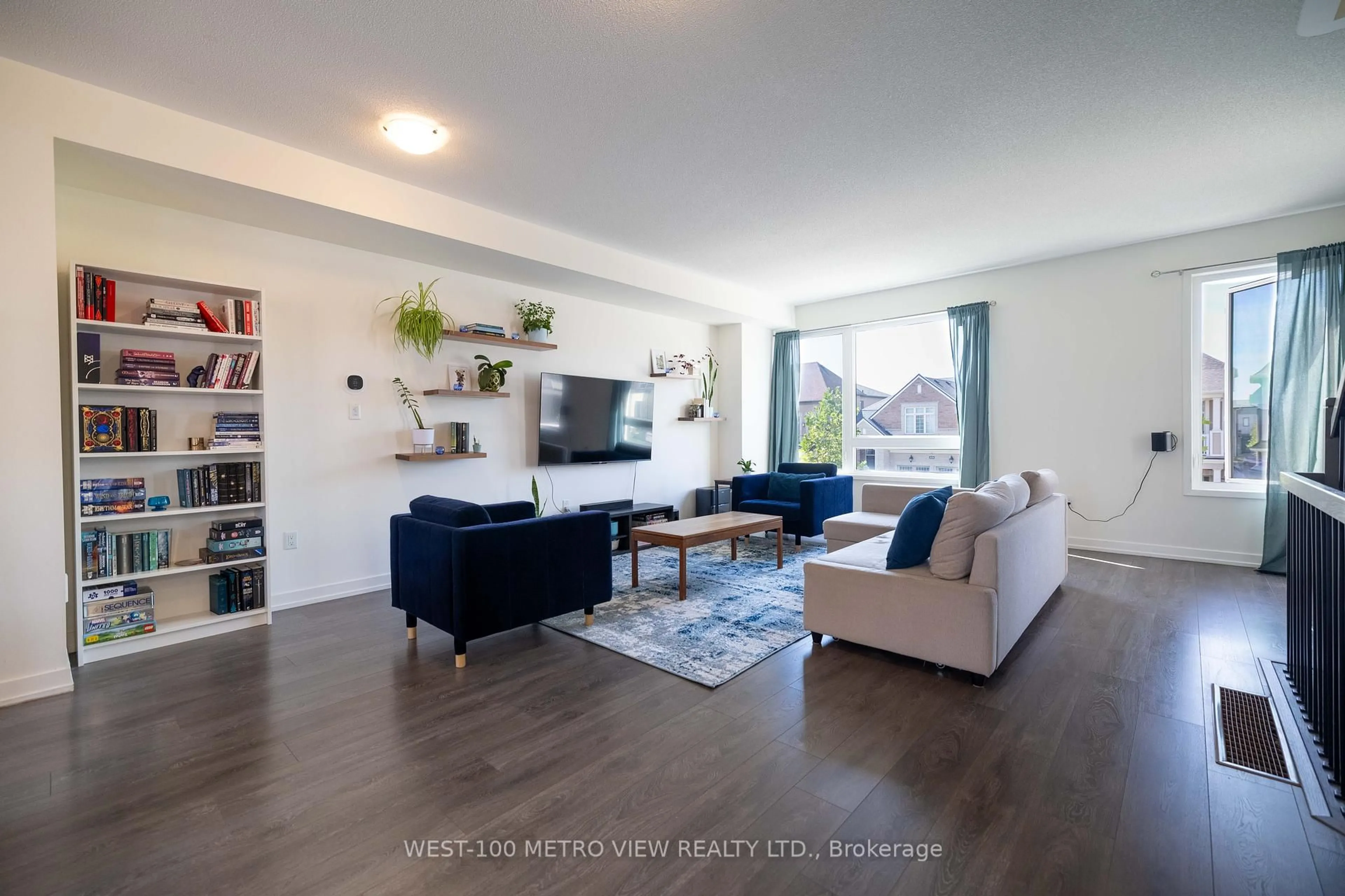 Living room with furniture, wood/laminate floor for 3141 Ernest Appelbe Blvd, Oakville Ontario L6H 0N8