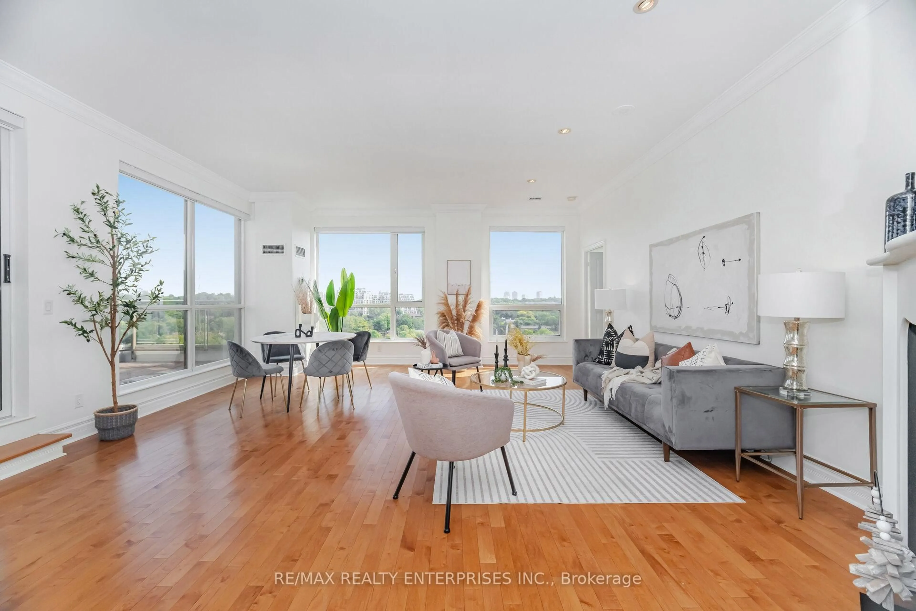 Living room with furniture, unknown for 2662 Bloor St #PH-1108, Toronto Ontario M8X 2Z7