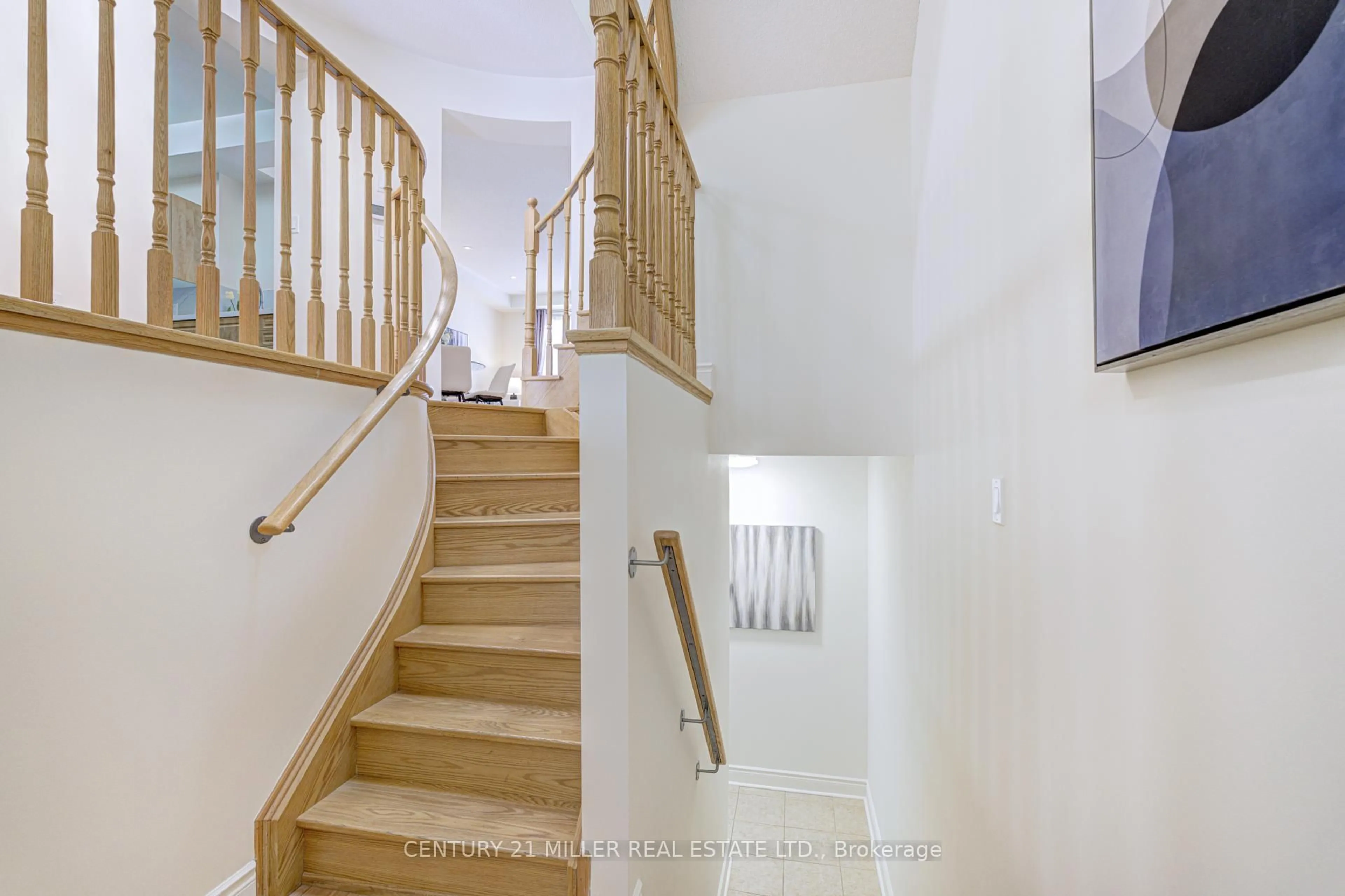 Stairs for 2419 Baronwood Dr, Oakville Ontario L6M 0J7