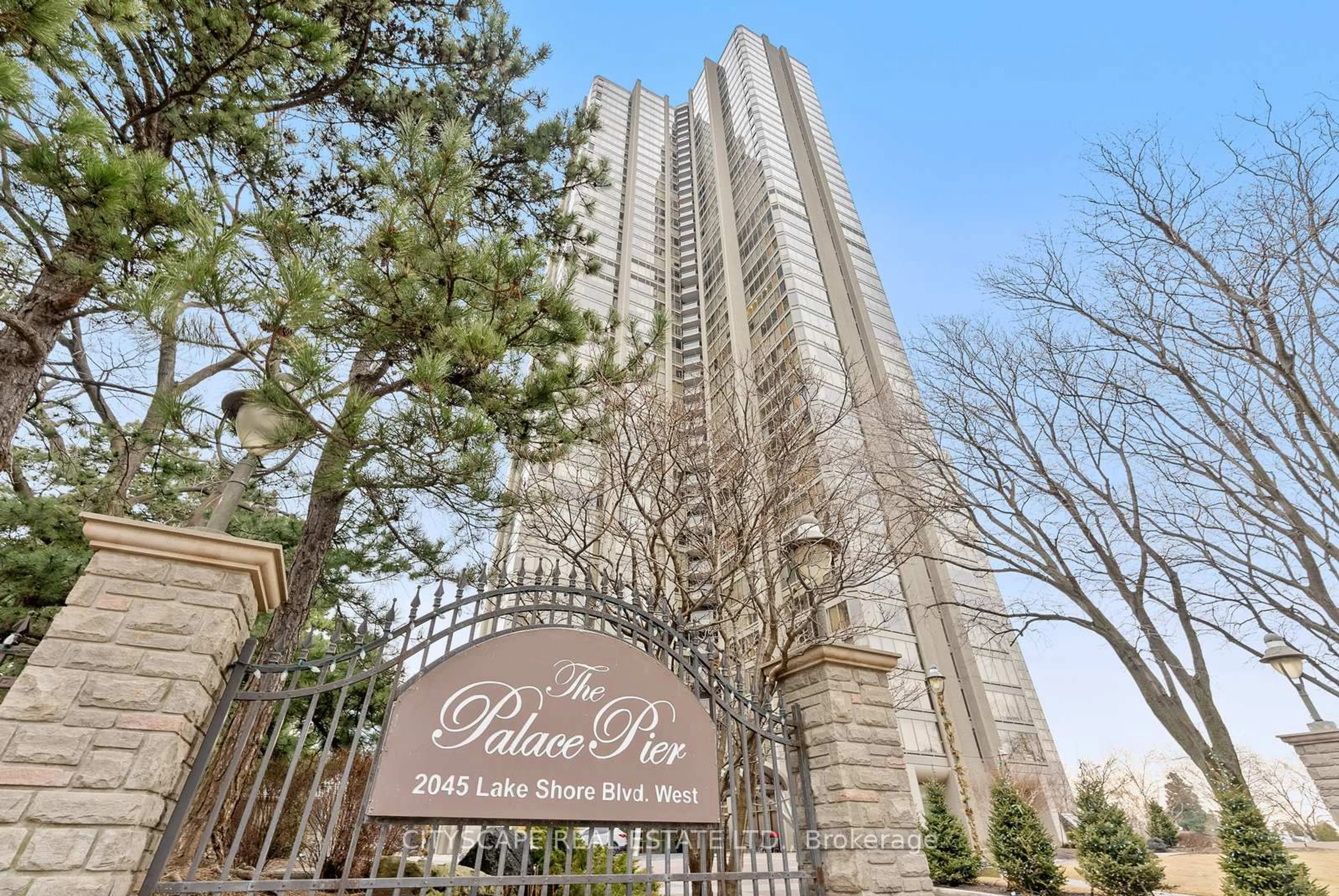 Indoor foyer for 2045 Lake Shore Blvd #202, Toronto Ontario M8V 2Z6