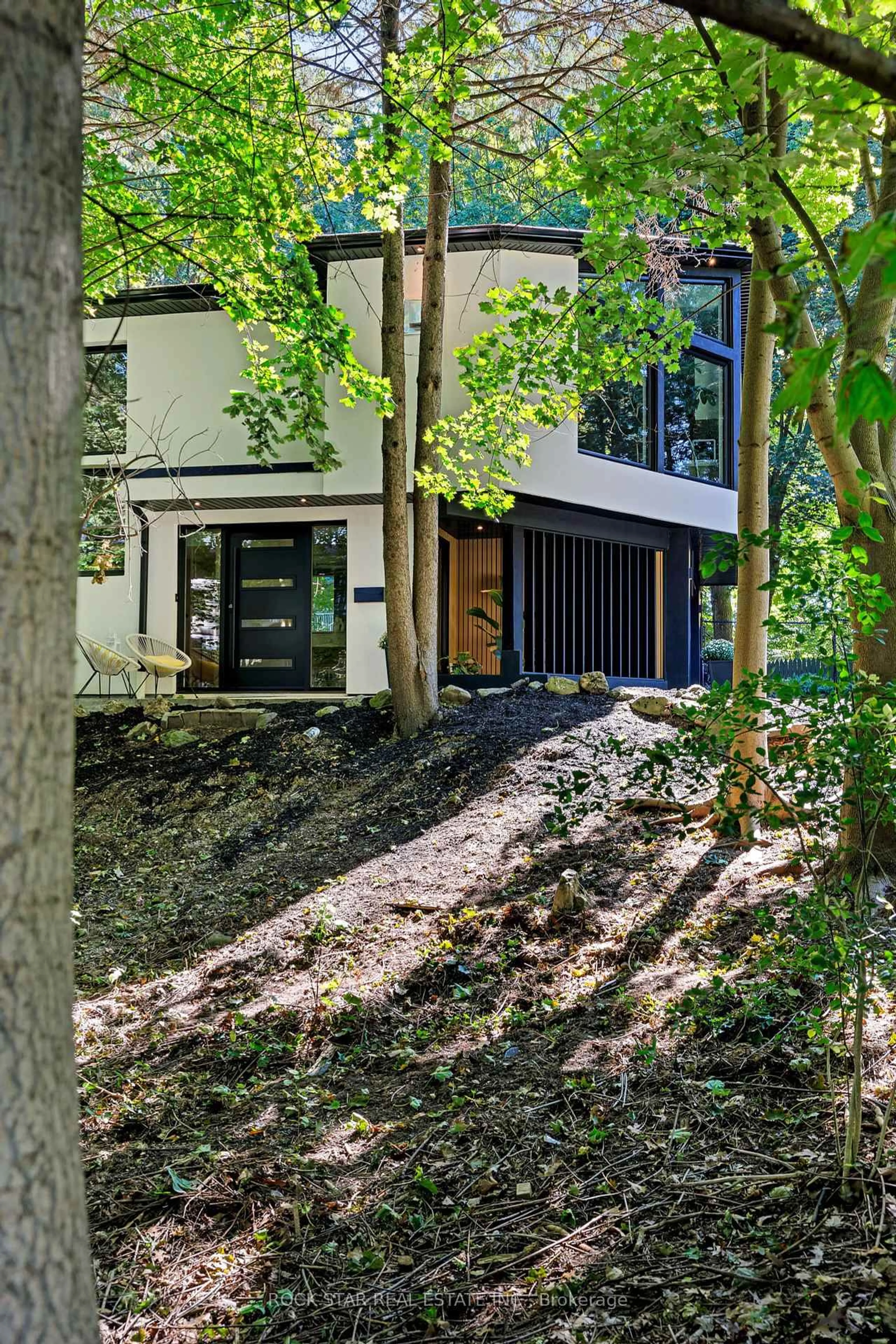 Unknown for 1113 GREENOAKS Dr, Mississauga Ontario L5J 3A1
