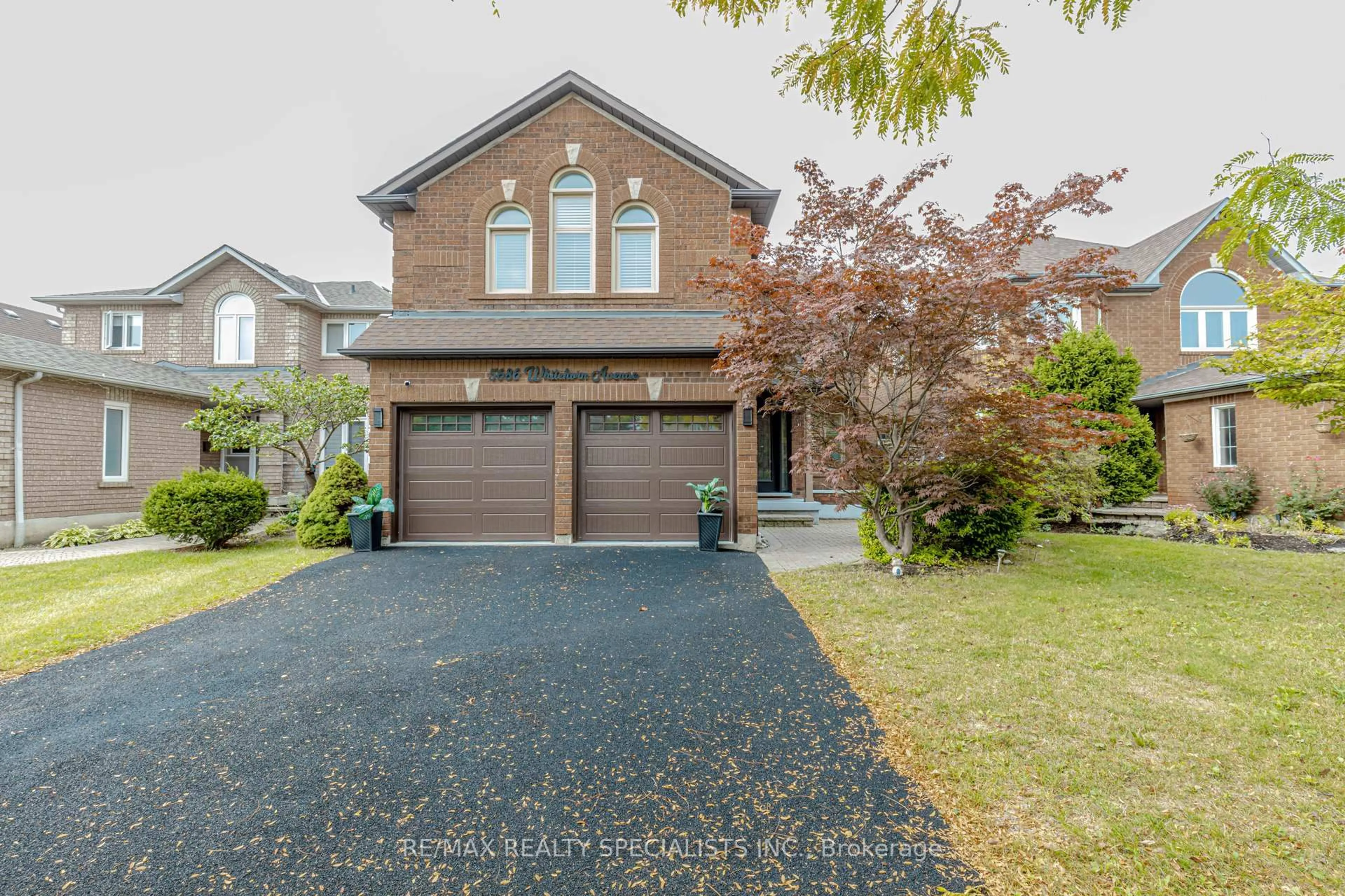Home with brick exterior material, street for 5686 WHITEHORN Ave, Mississauga Ontario L5V 2A9