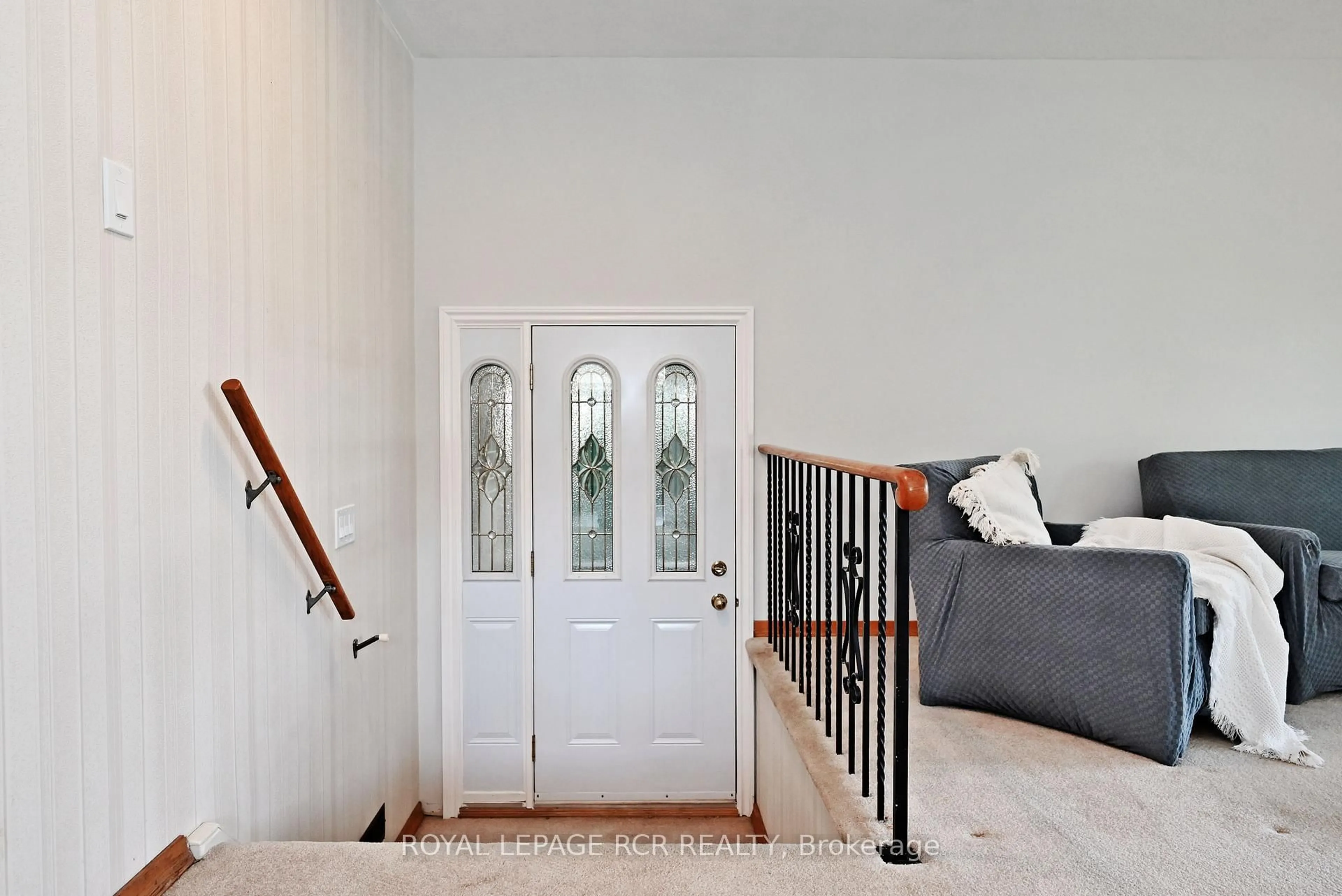 Indoor entryway for 16 Cathedral Rd, Brampton Ontario L6W 2N9