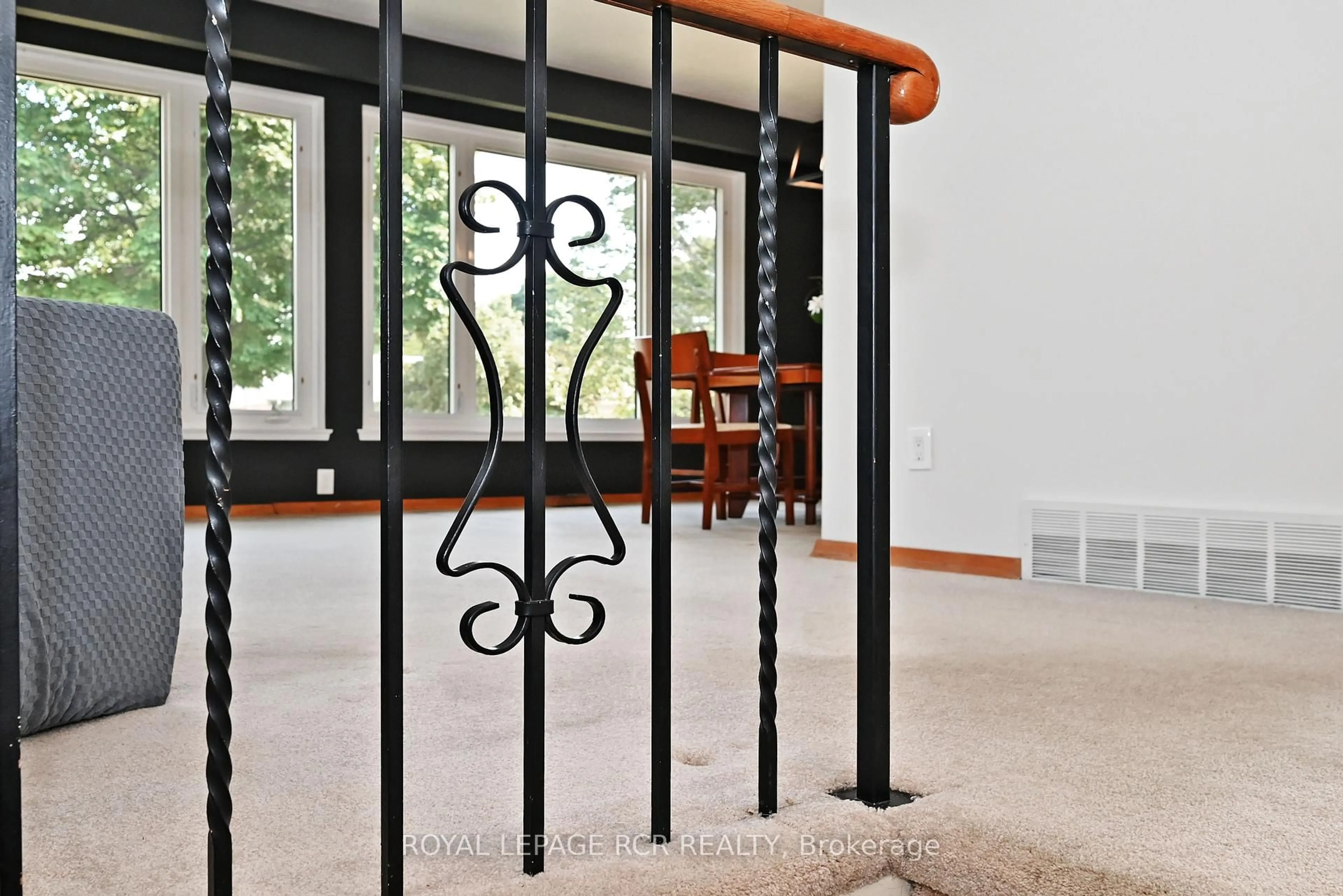 Indoor entryway for 16 Cathedral Rd, Brampton Ontario L6W 2N9