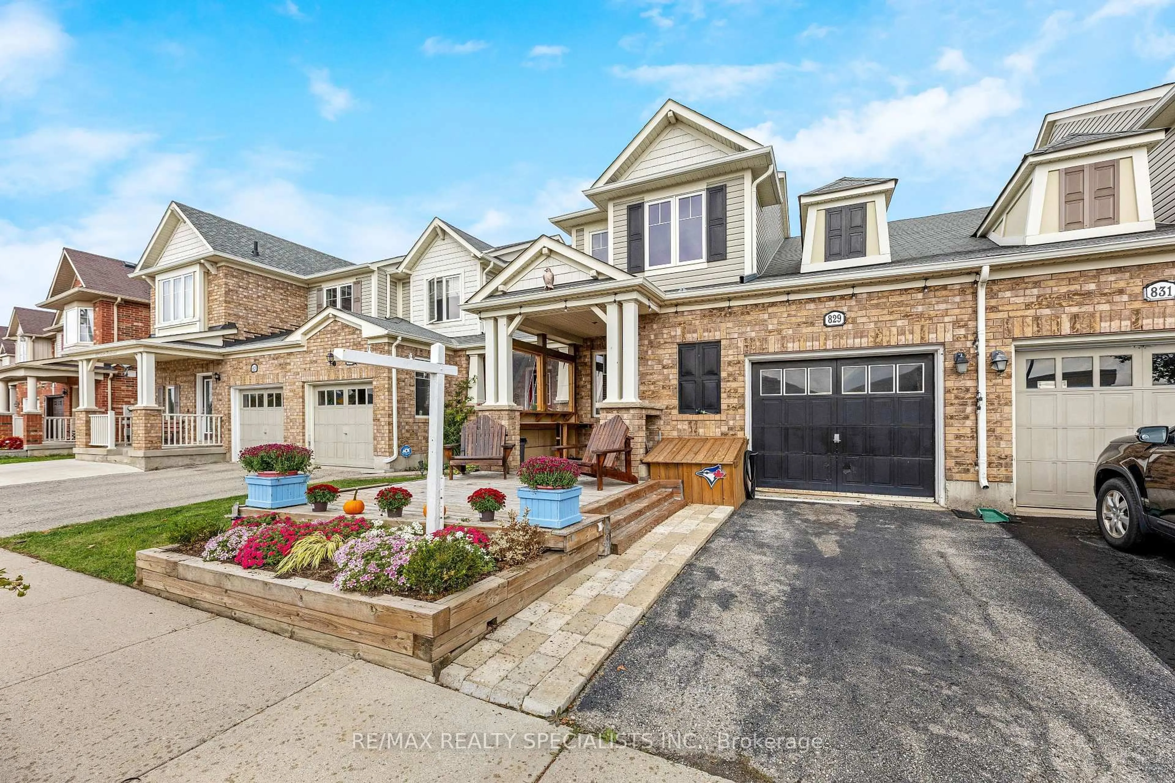 Home with brick exterior material, street for 829 Scott Blvd, Milton Ontario L9T 2C9