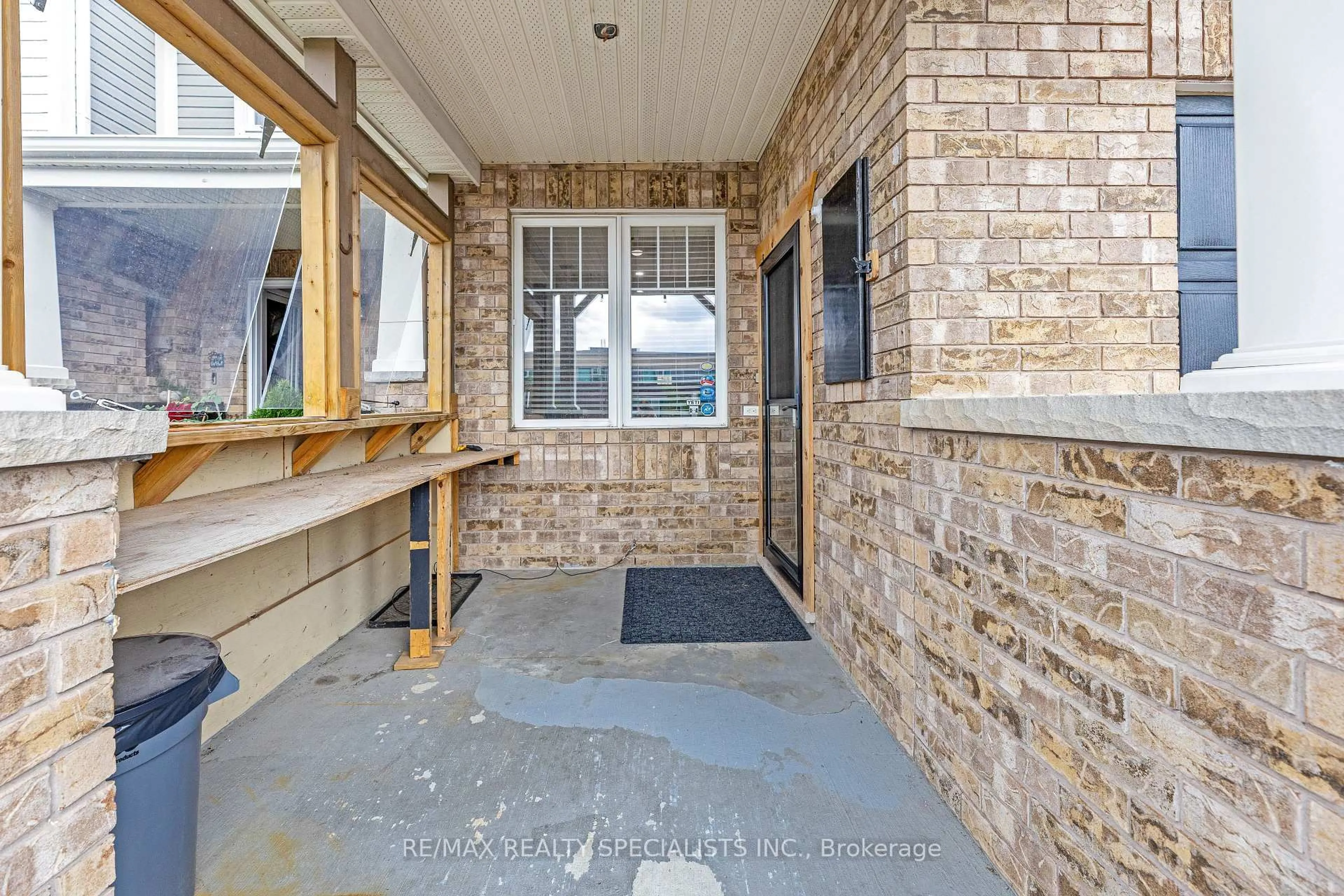 Unknown for 829 Scott Blvd, Milton Ontario L9T 2C9