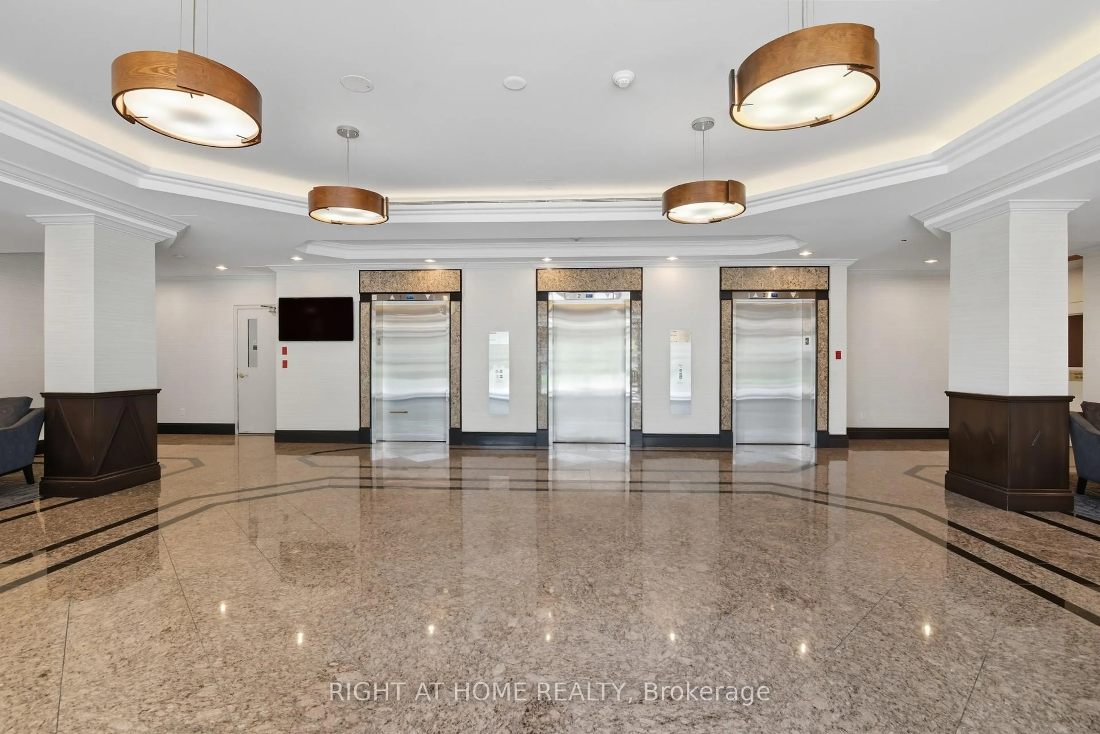 Indoor foyer for 2155 Burnhamthorpe Rd #909, Mississauga Ontario L5L 5P4
