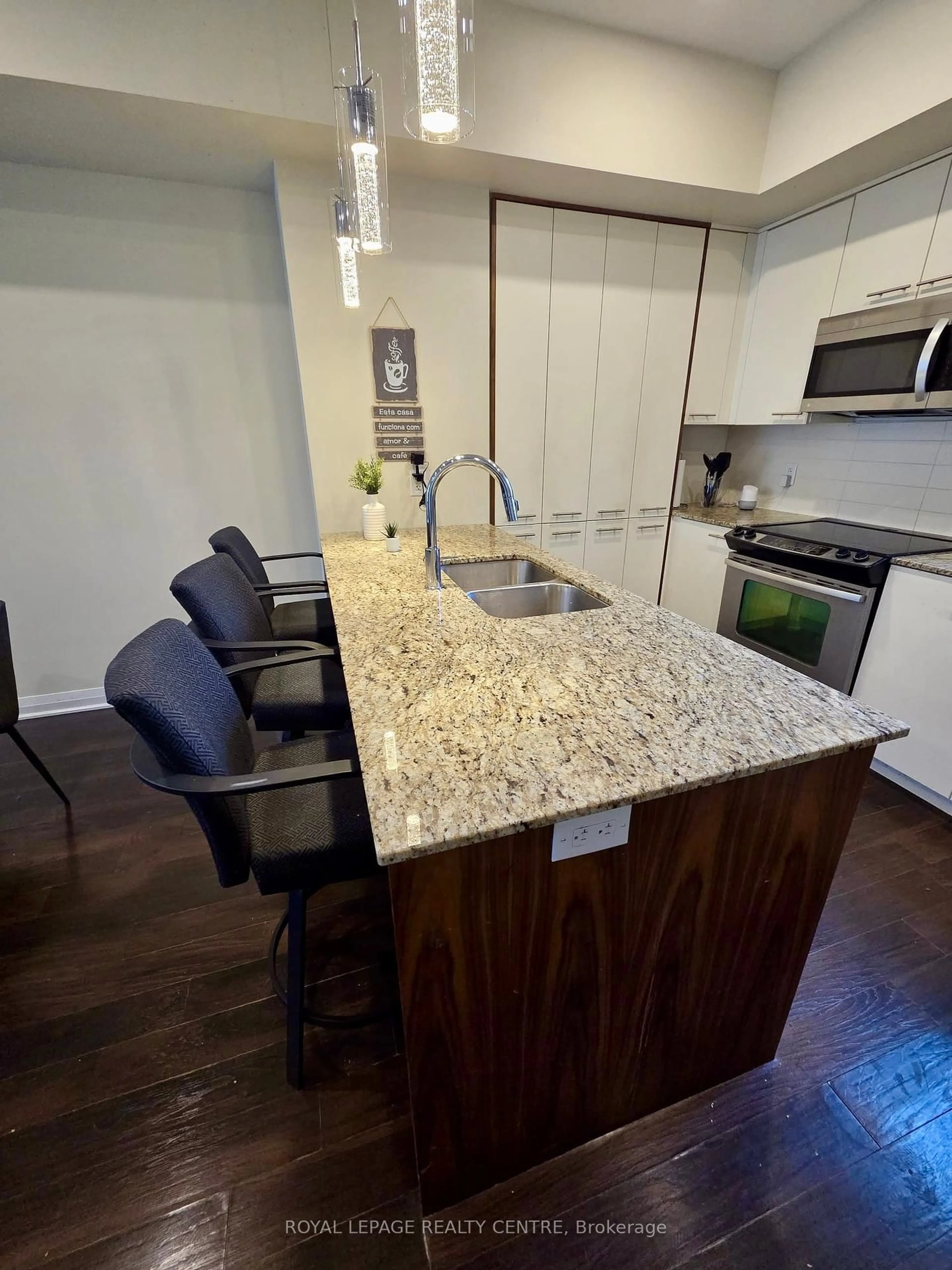 Open concept kitchen, unknown for 19 Valhalla Inn Rd #35, Toronto Ontario M9B 0B3