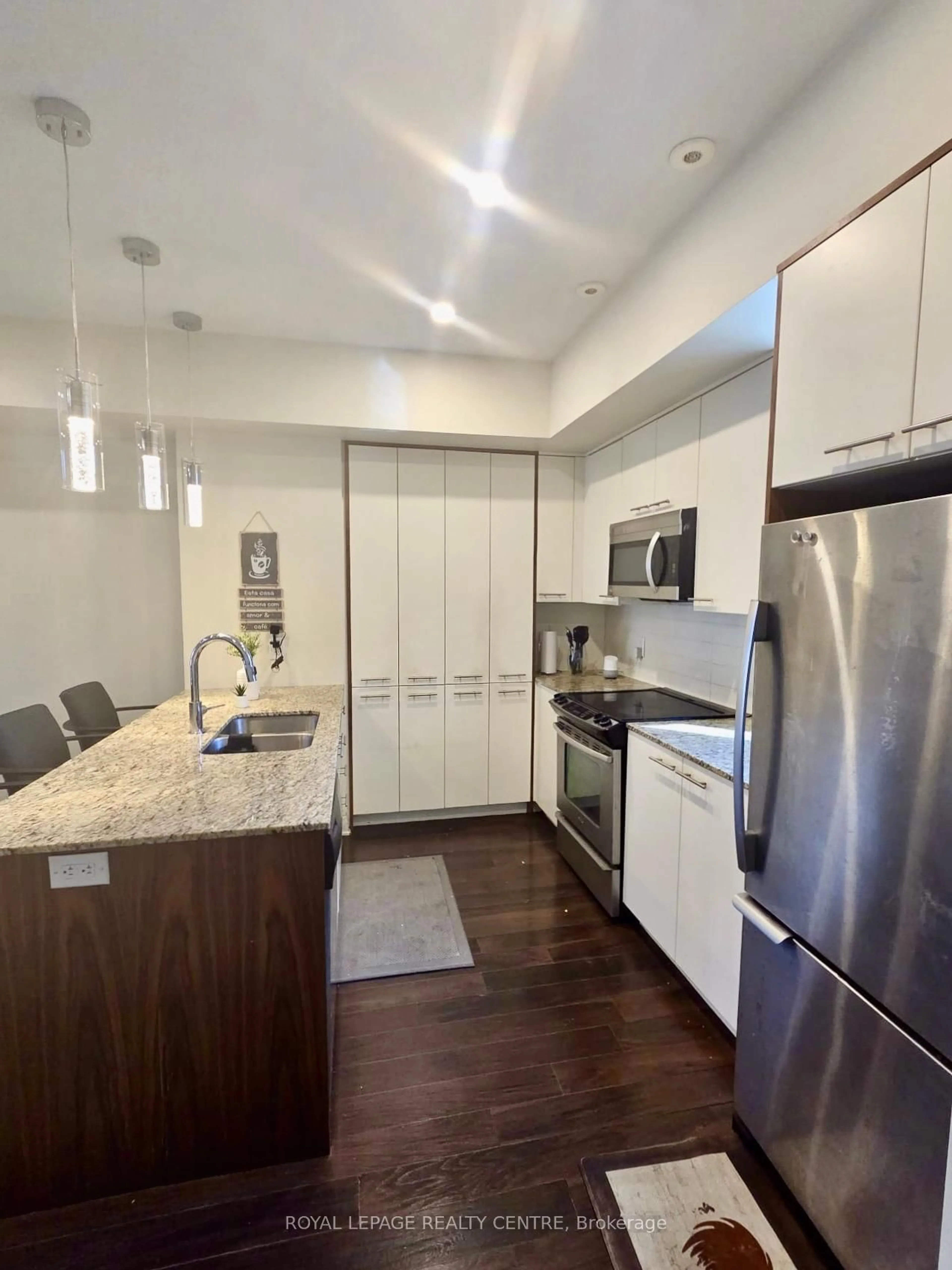 Open concept kitchen, unknown for 19 Valhalla Inn Rd #35, Toronto Ontario M9B 0B3