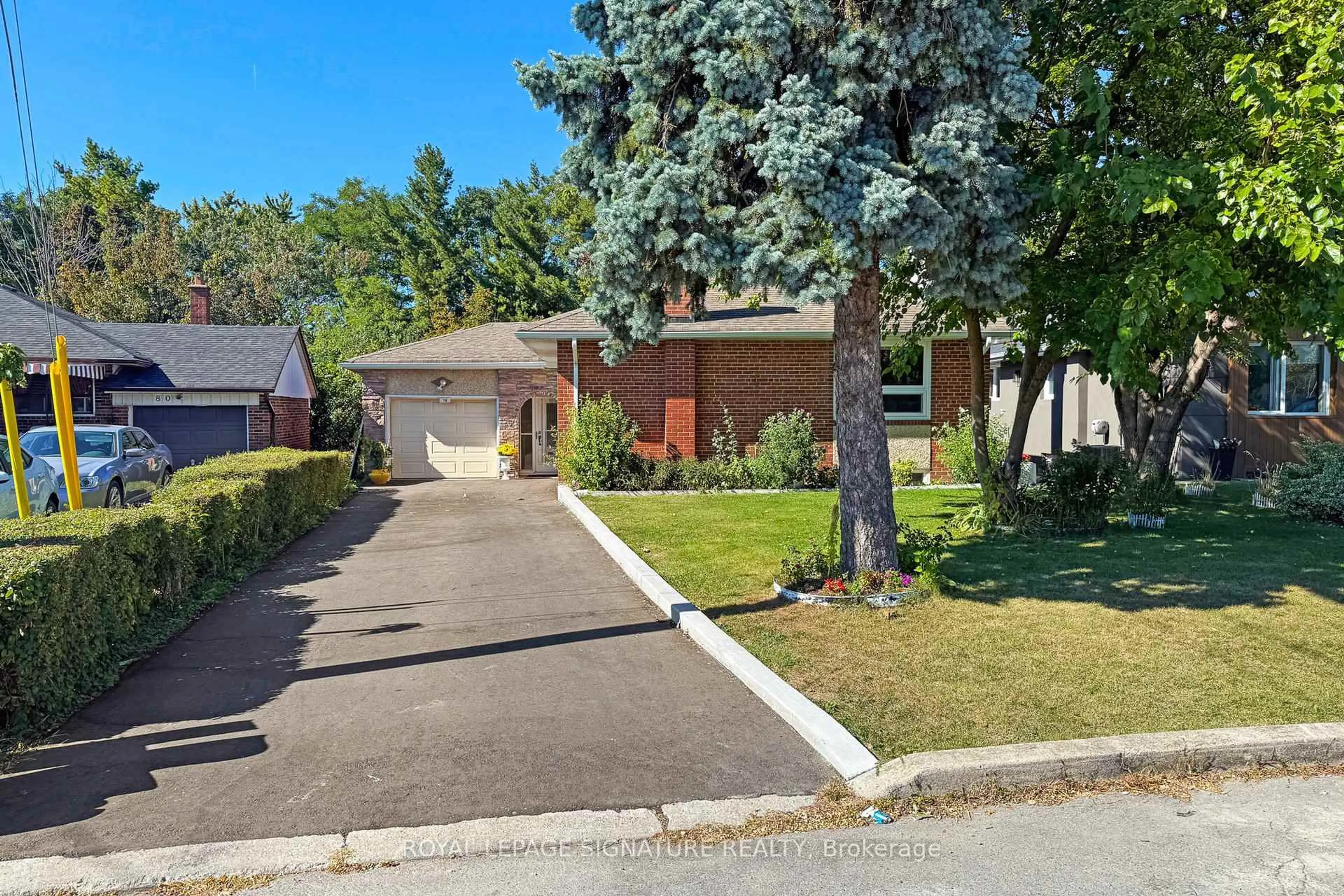 A pic from outside/outdoor area/front of a property/back of a property/a pic from drone, street for 78 Langholm Dr, Toronto Ontario M3M 2R8