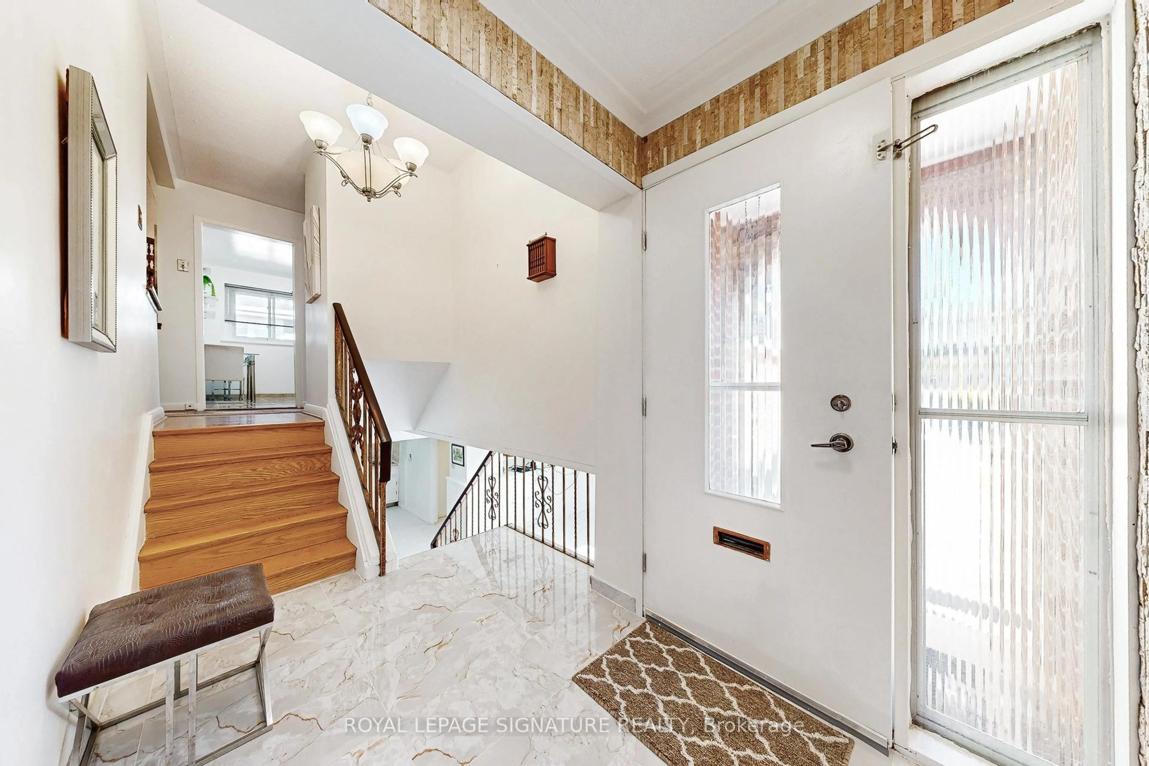 Indoor entryway for 78 Langholm Dr, Toronto Ontario M3M 2R8