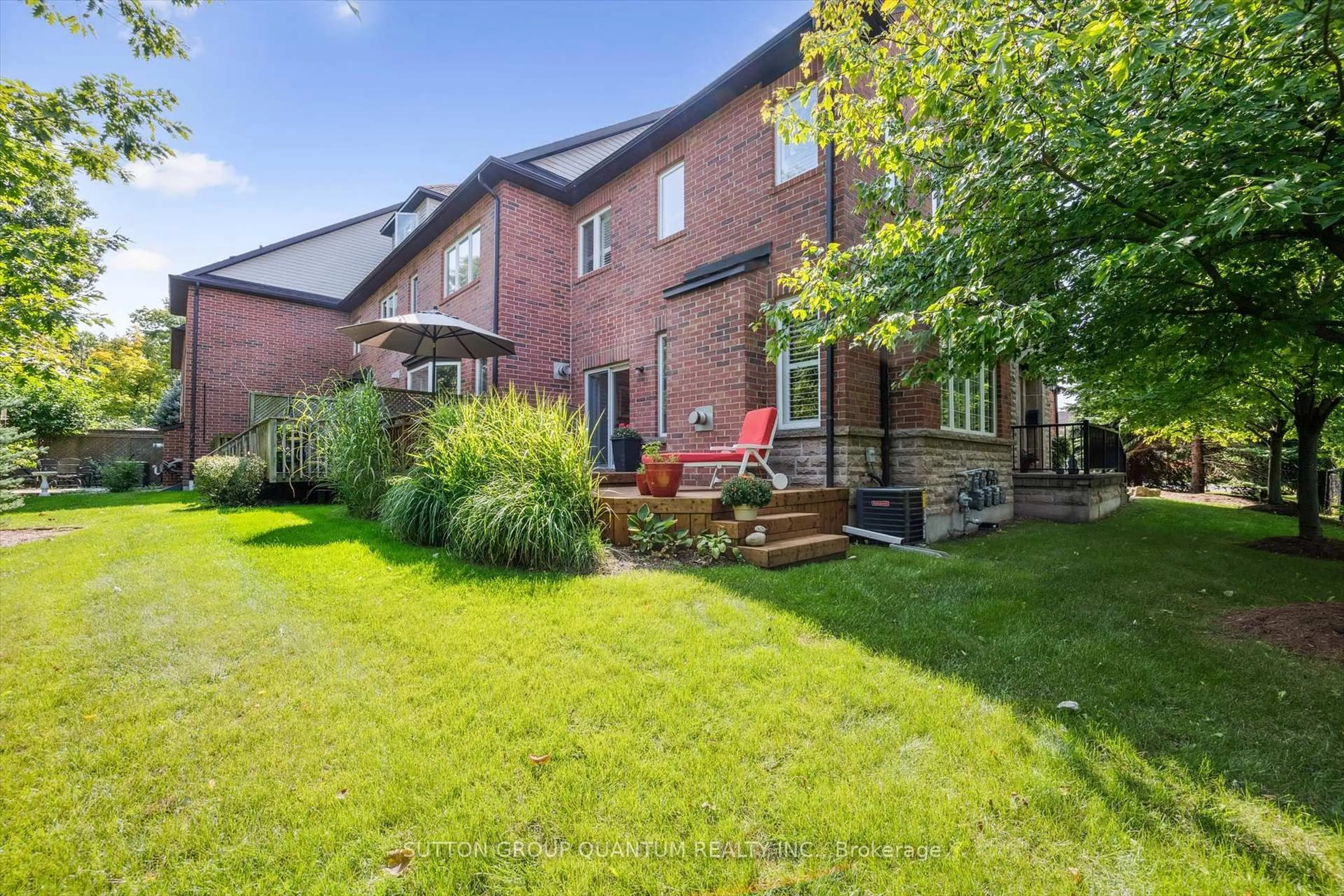 Patio, street for 300 Ravineview Way #33, Oakville Ontario L6H 7J1