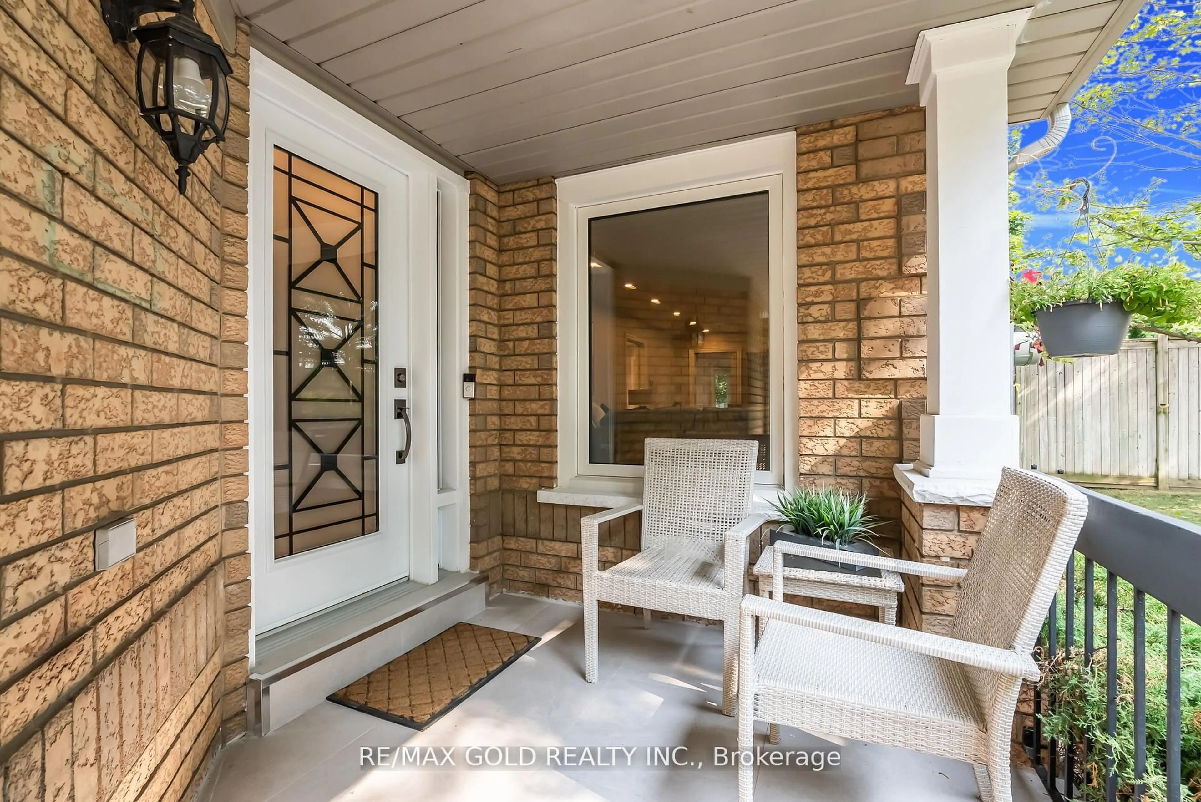 Indoor entryway for 2901 Gardenview Cres, Mississauga Ontario L5M 5T3