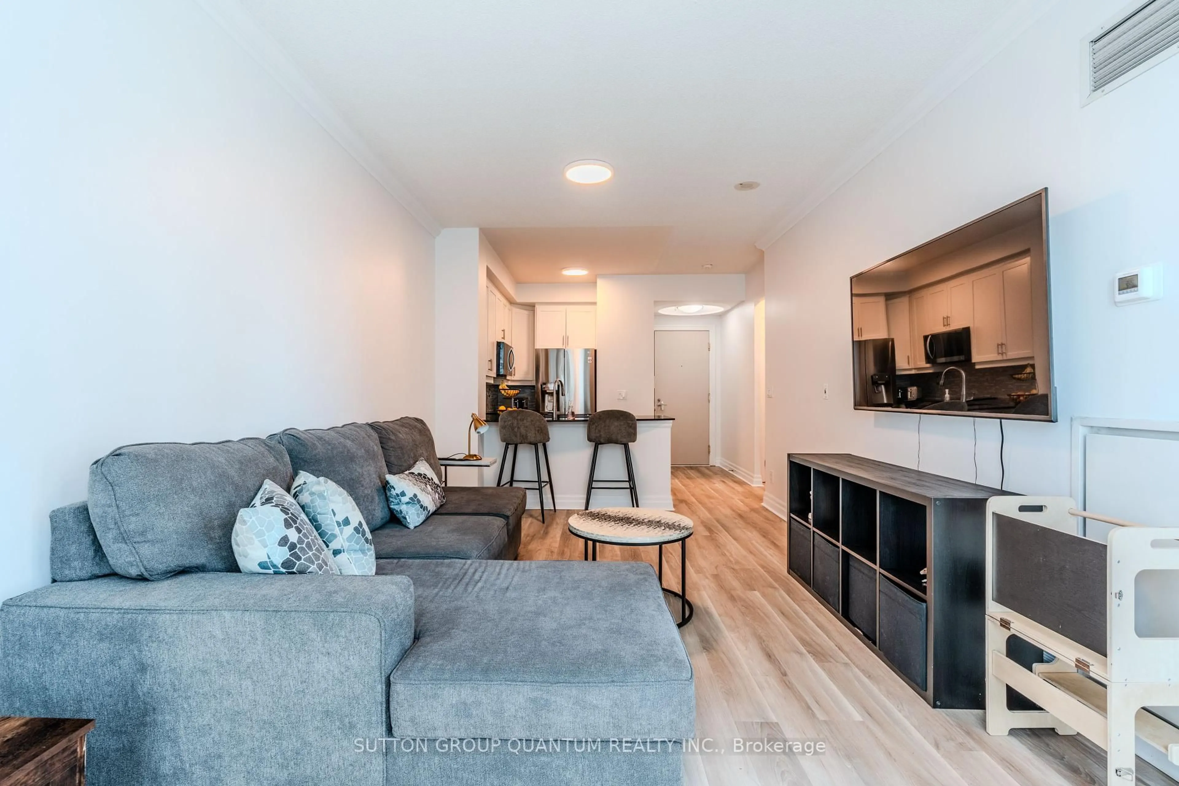 Living room with furniture, wood/laminate floor for 2087 Lake Shore Blvd #706, Toronto Ontario M8V 4G3
