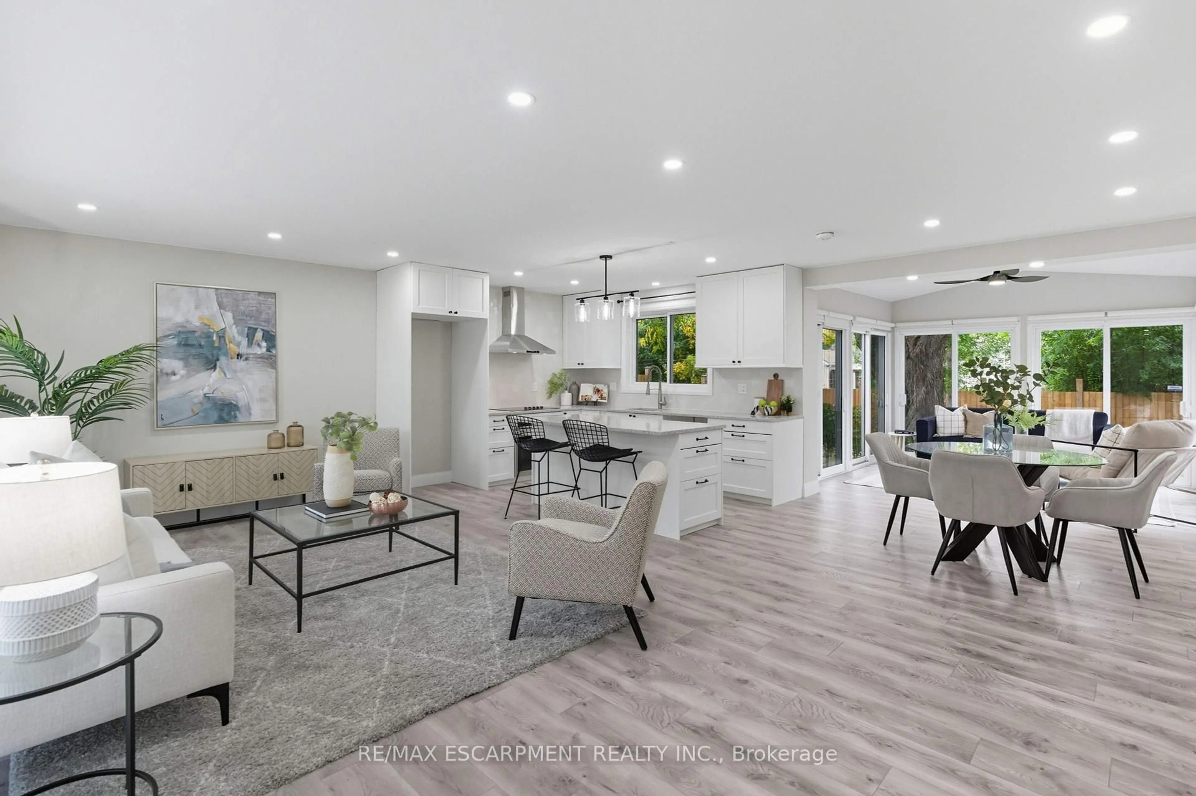 Living room with furniture, unknown for 278 Purnell Pl, Burlington Ontario L7L 4N2