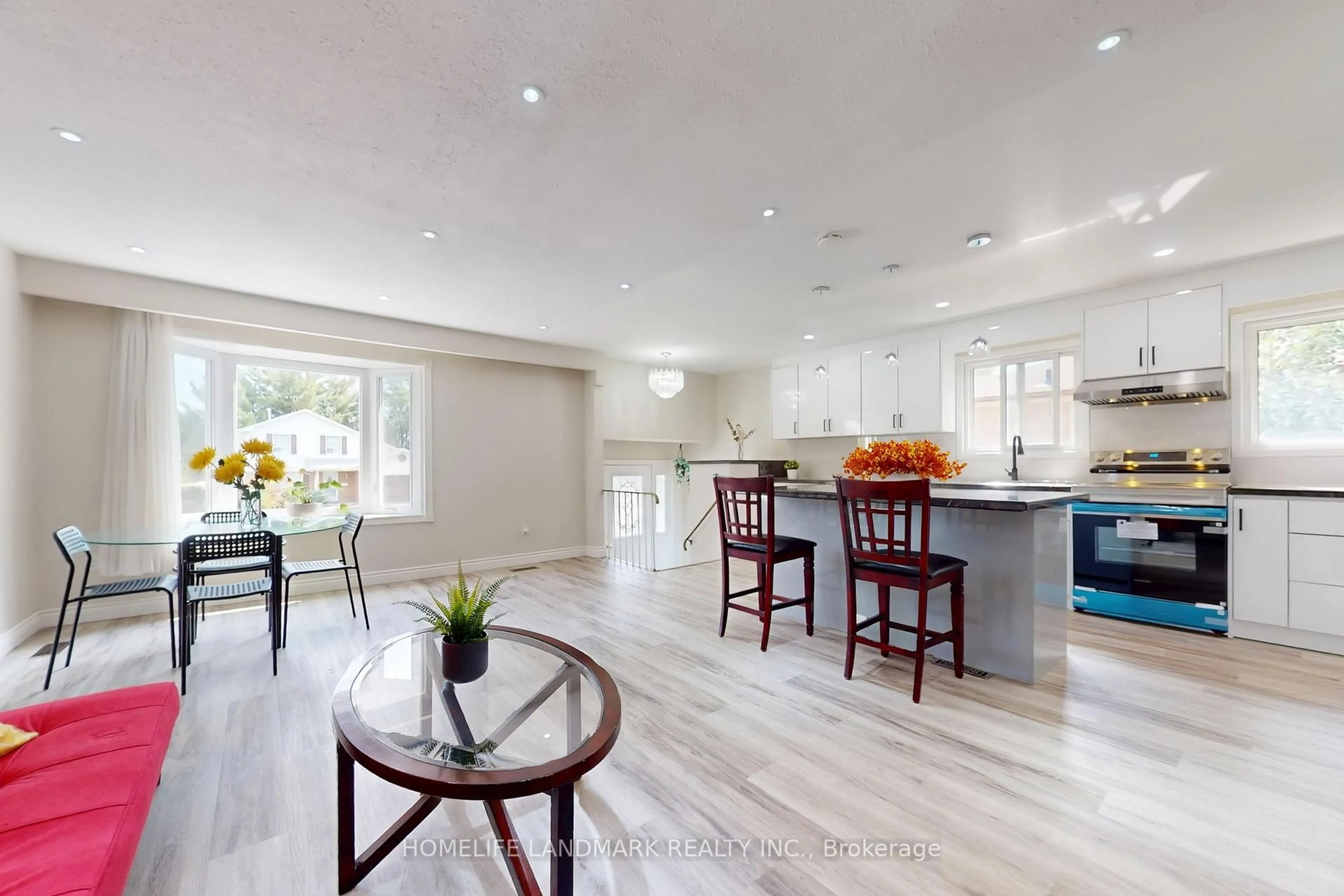Open concept kitchen, unknown for 2203 Council Ring Rd, Mississauga Ontario L5L 1B6