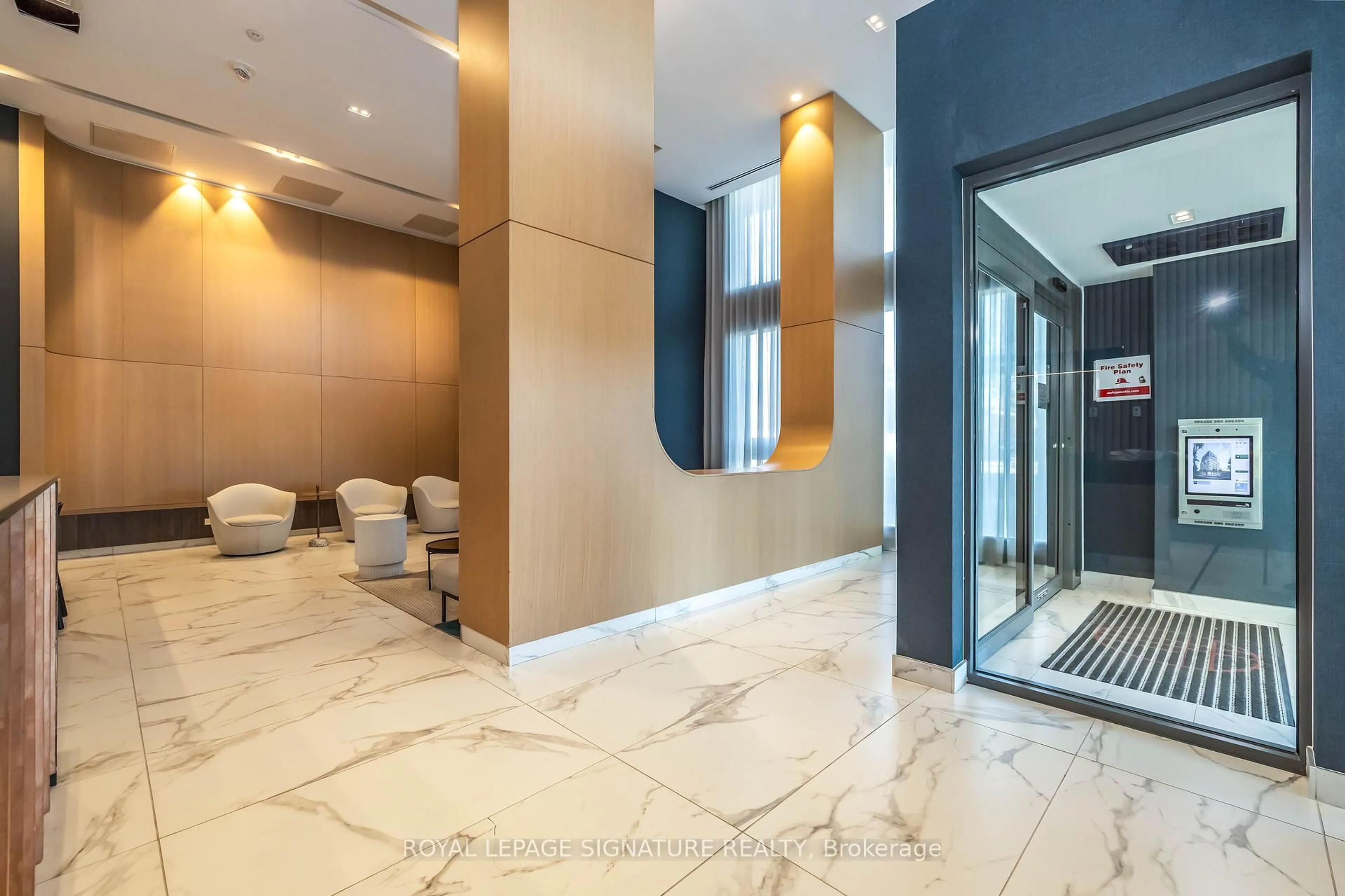 Indoor foyer for 1195 The Queensway #606, Toronto Ontario M8Z 1R6