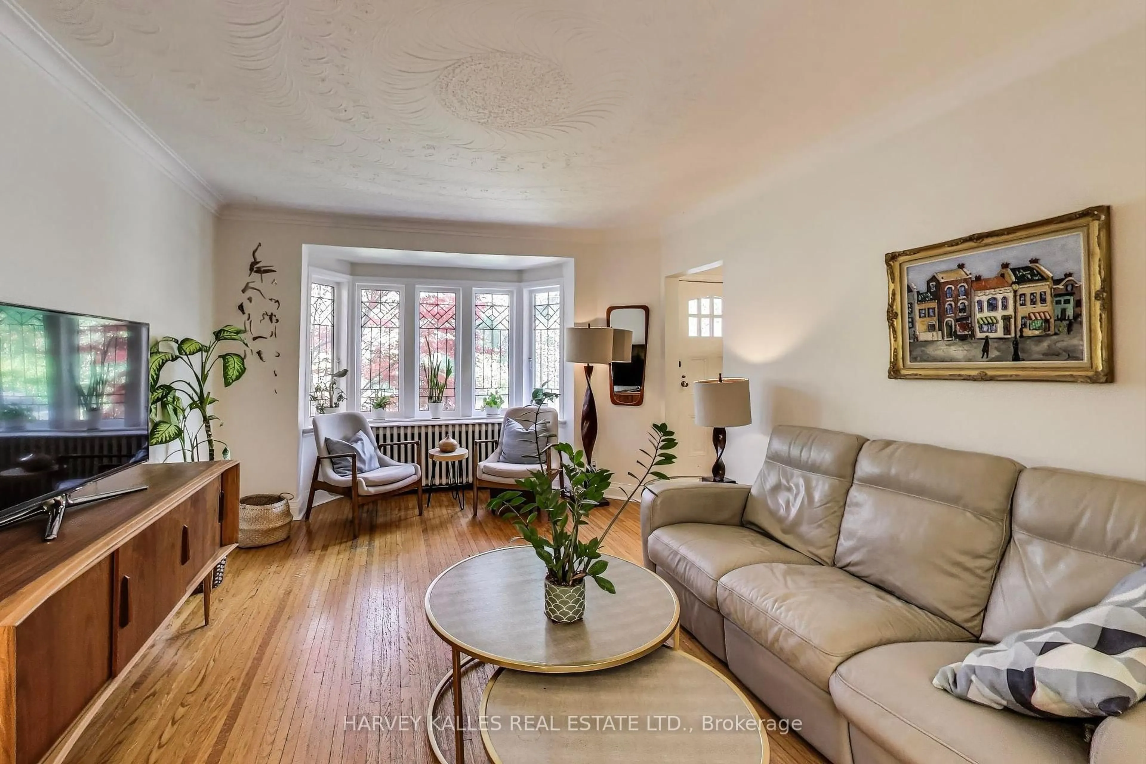 Living room with furniture, unknown for 38 Coe Hill Dr, Toronto Ontario M6S 3C8