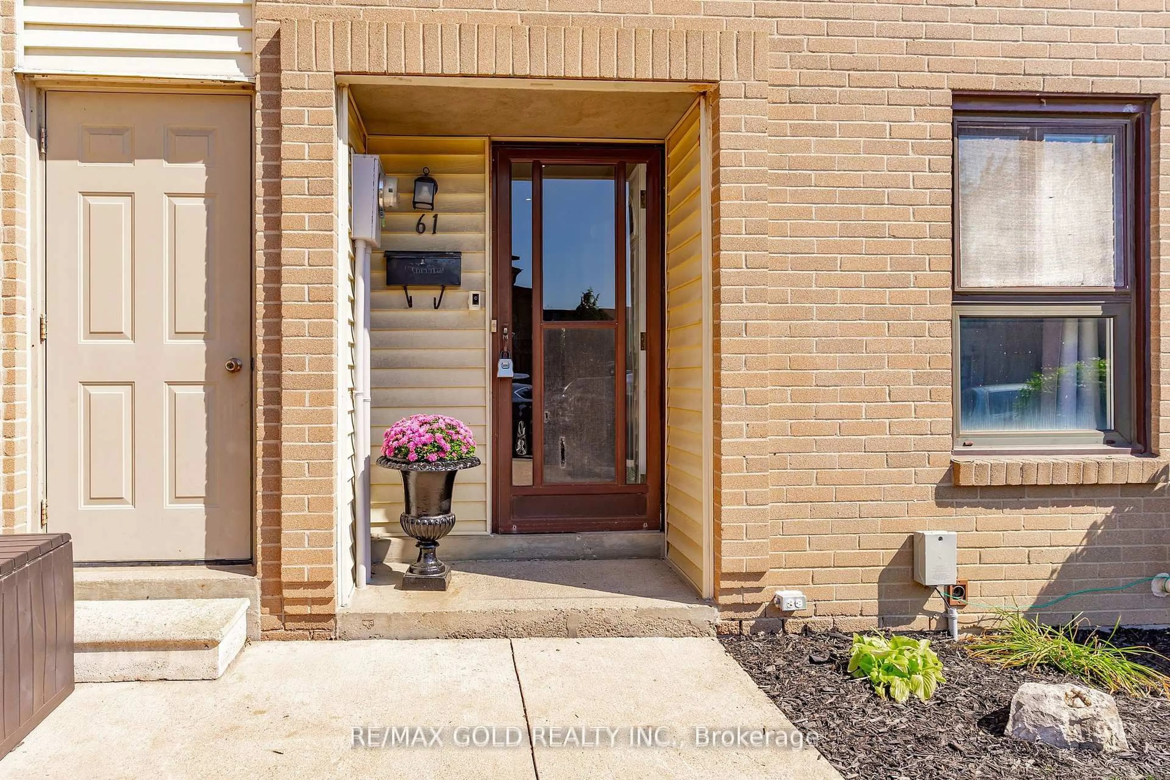 Indoor entryway for 46 Dearbourne Blvd #61, Brampton Ontario L6T 1J7