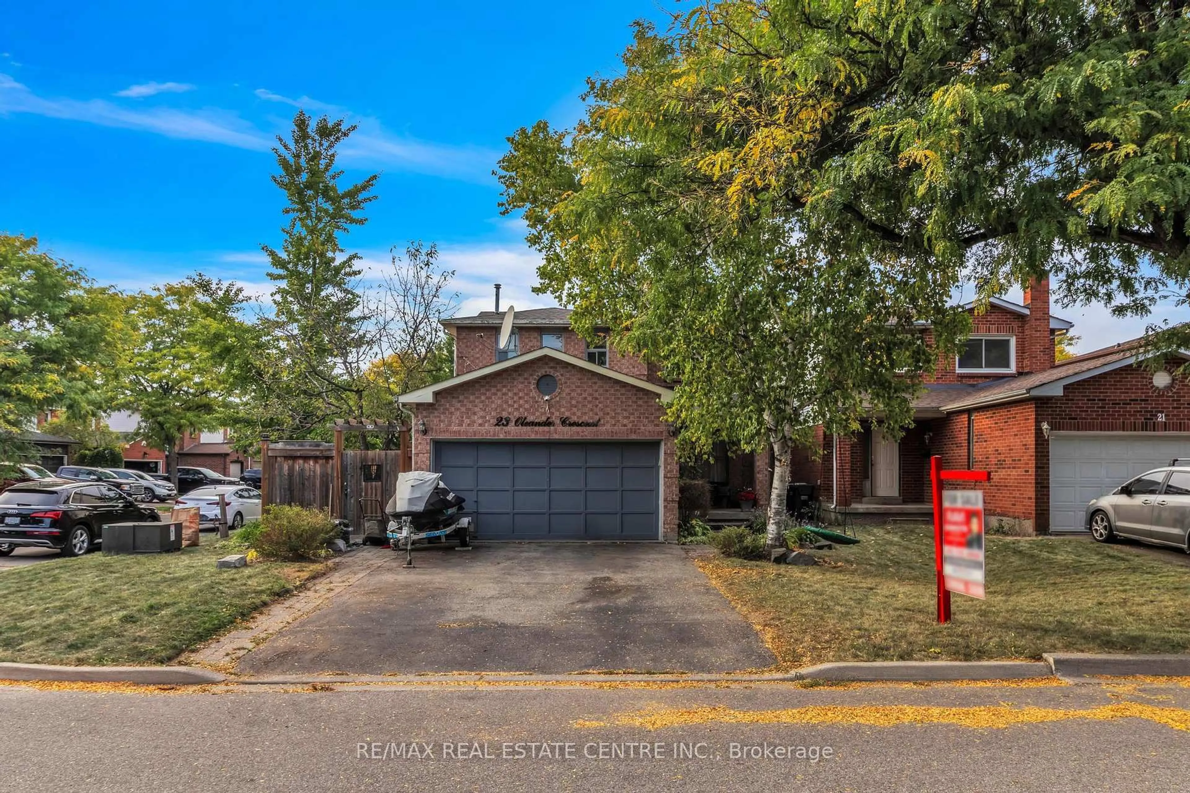 Home with brick exterior material, street for 23 Oleander Cres, Brampton Ontario L6Z 2C1
