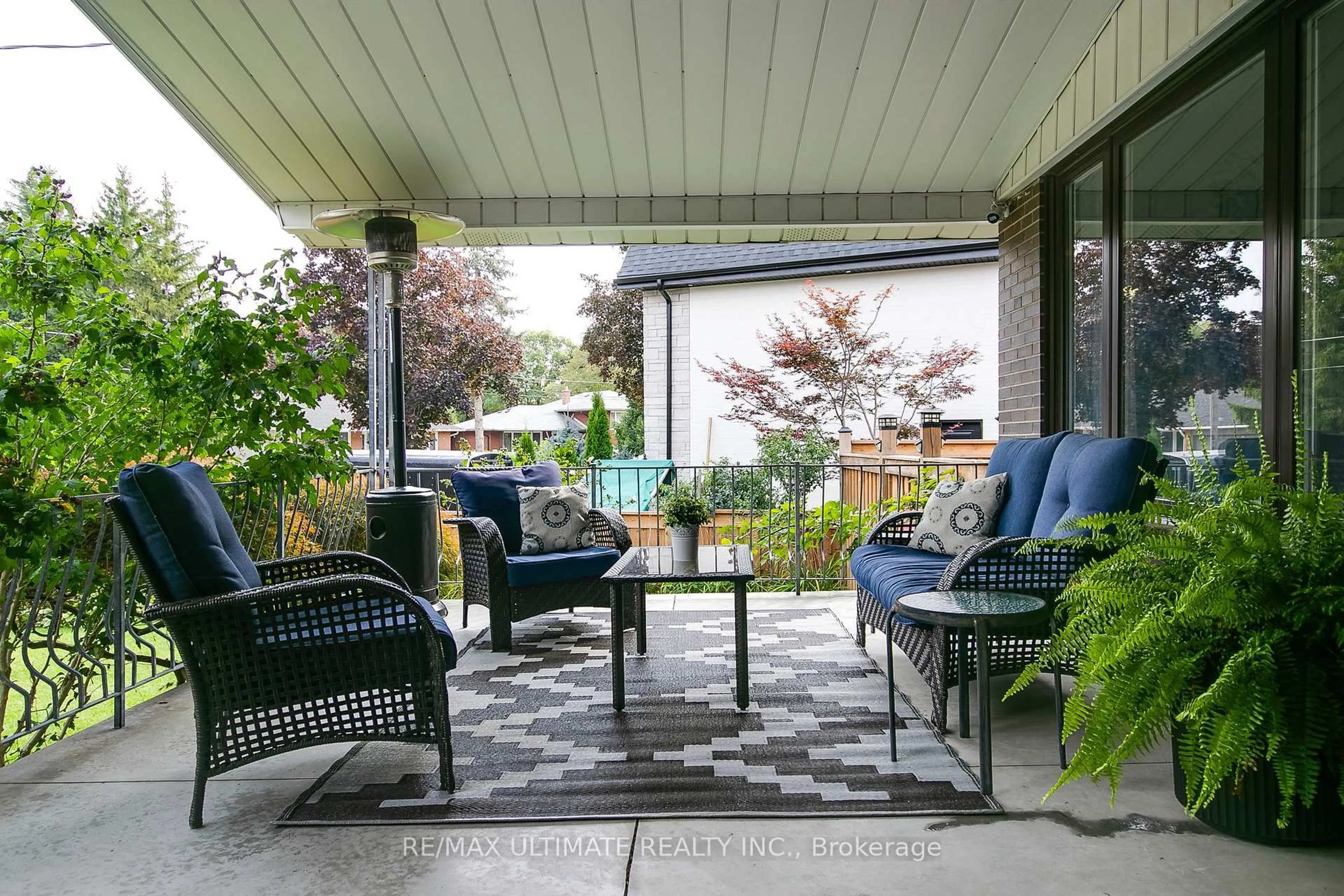 Patio, street for 134 Verobeach Blvd, Toronto Ontario M9M 1R1