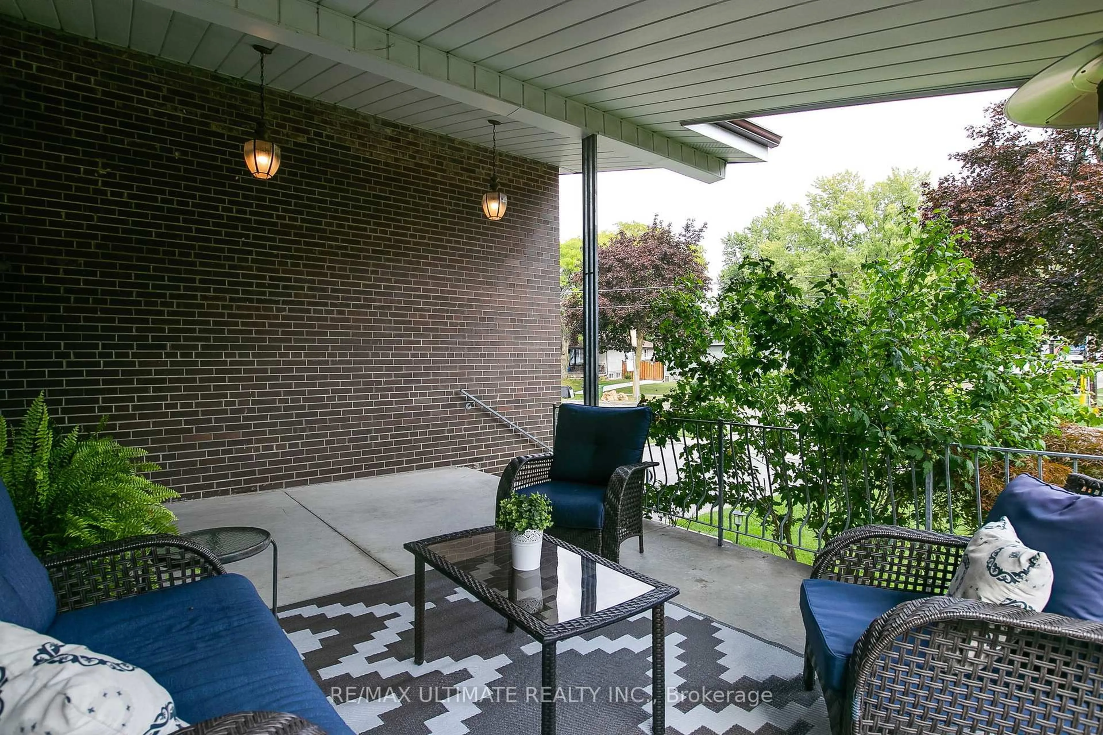 Patio, street for 134 Verobeach Blvd, Toronto Ontario M9M 1R1
