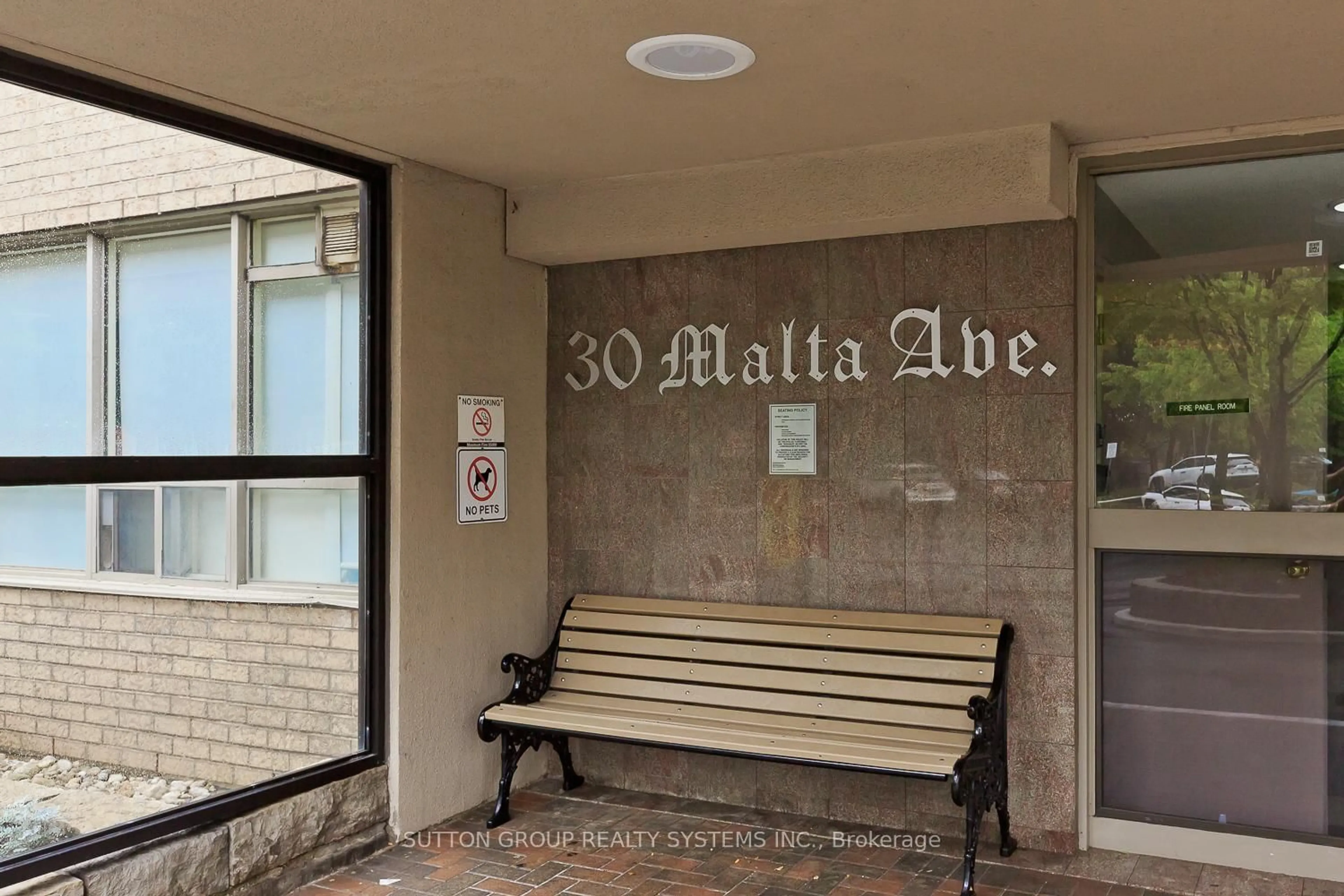 Patio, building for 30 Malta Ave #804, Brampton Ontario L6V 4A4