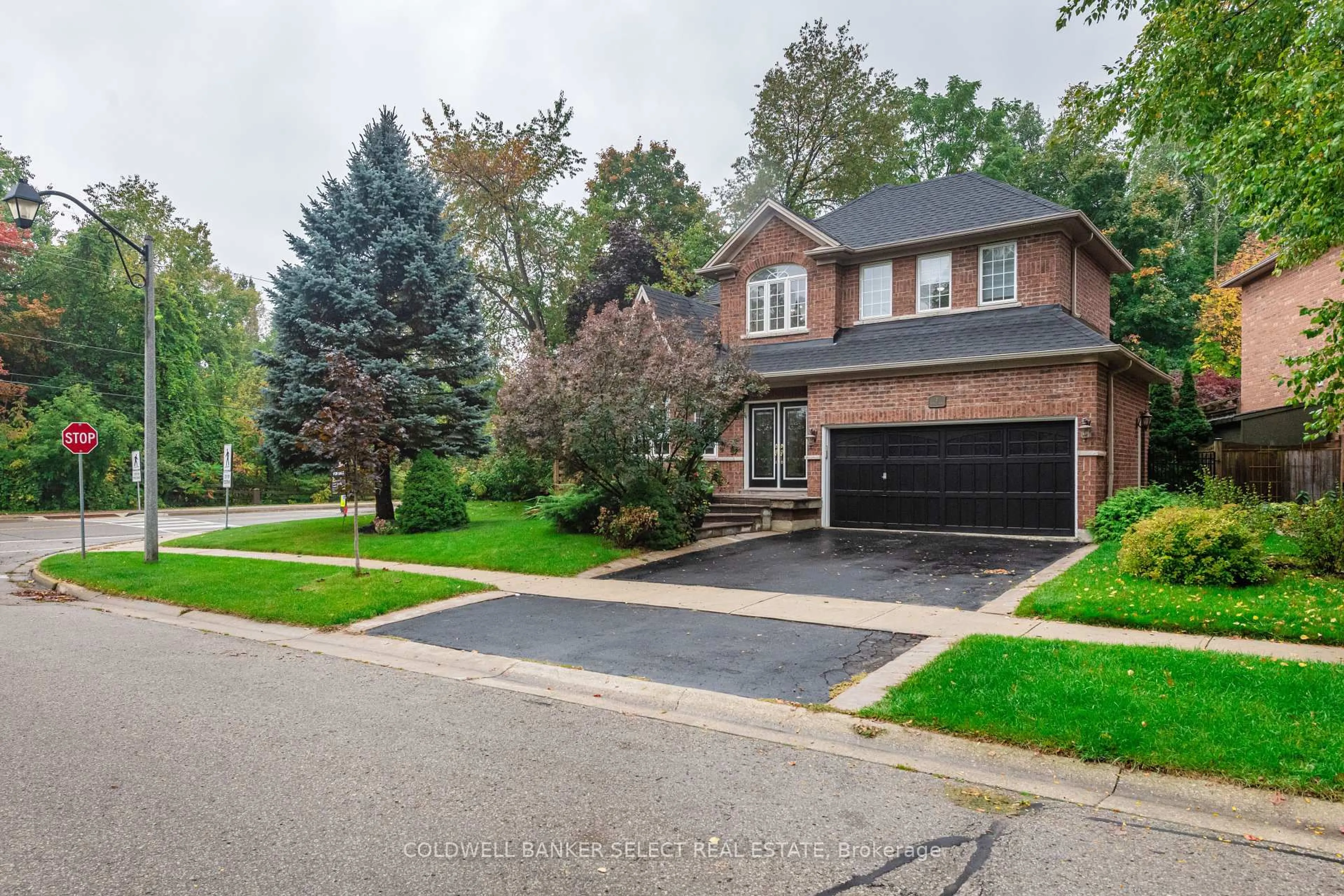 Home with brick exterior material, street for 2 Putney Rd, Caledon Ontario L7C 1R4