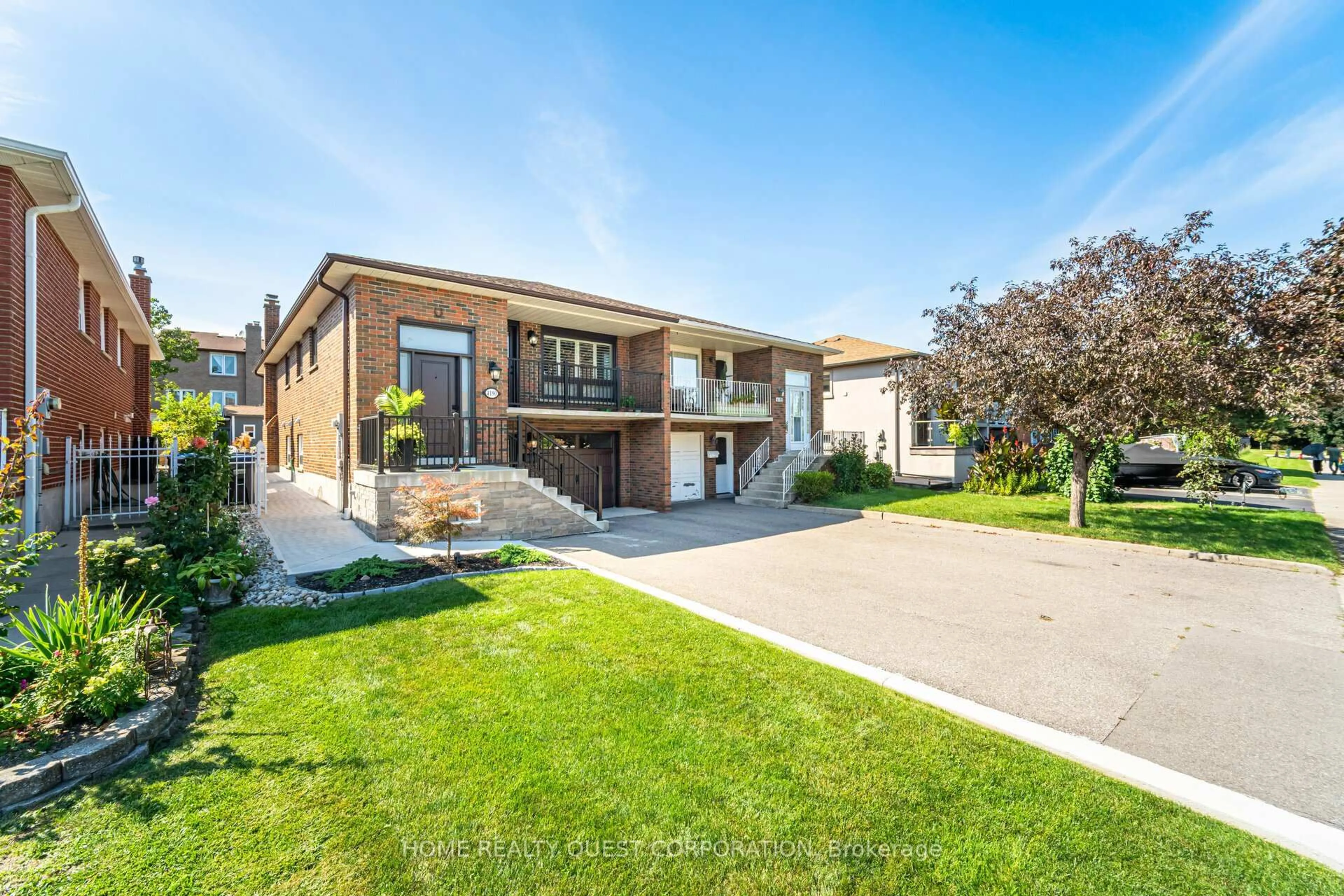 Home with brick exterior material, street for 4190 Bishopstoke Lane, Mississauga Ontario L4Z 1J3