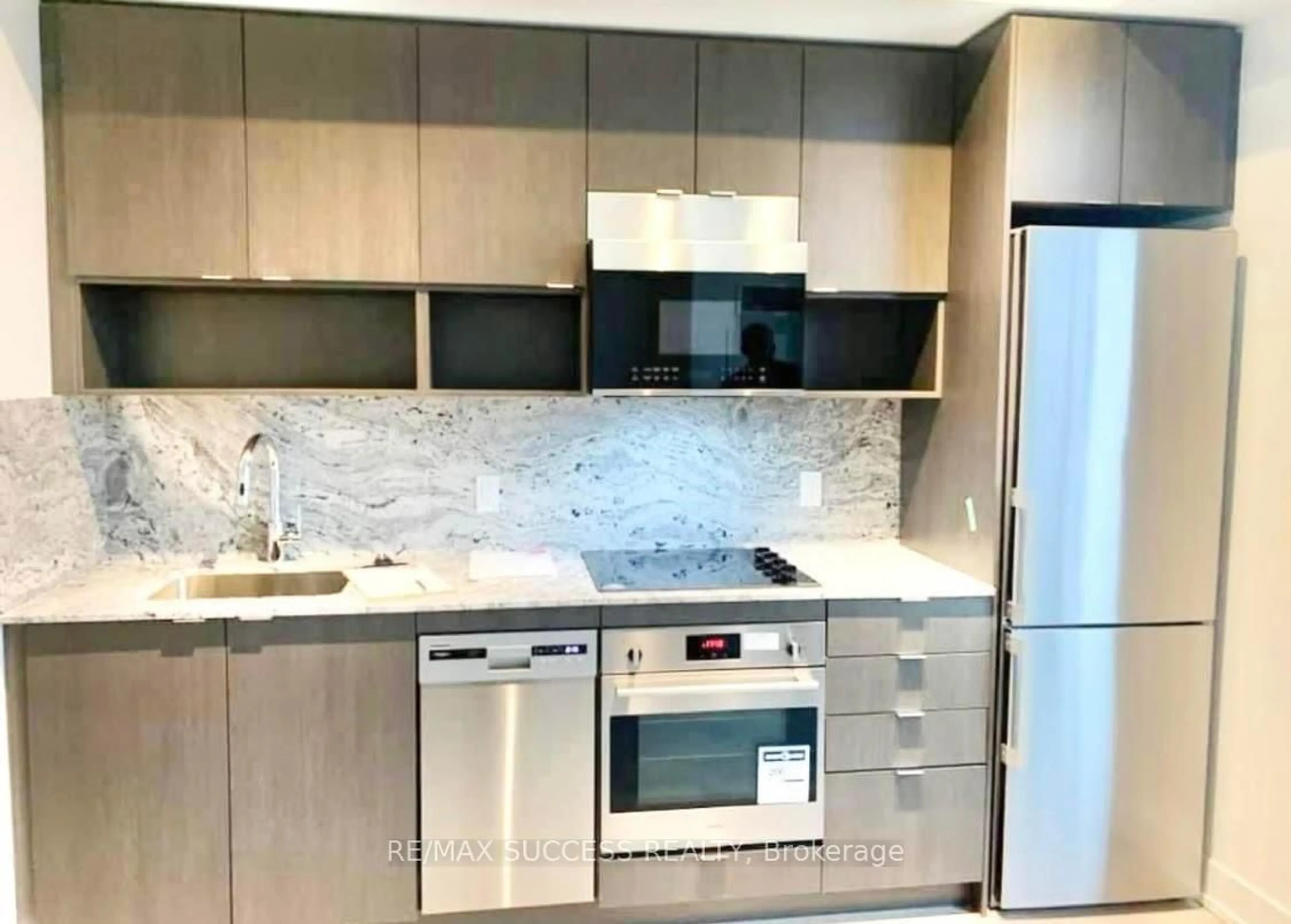 Standard kitchen, ceramic/tile floor for 9 Mabelle Ave #2926, Toronto Ontario M9V 4Y1