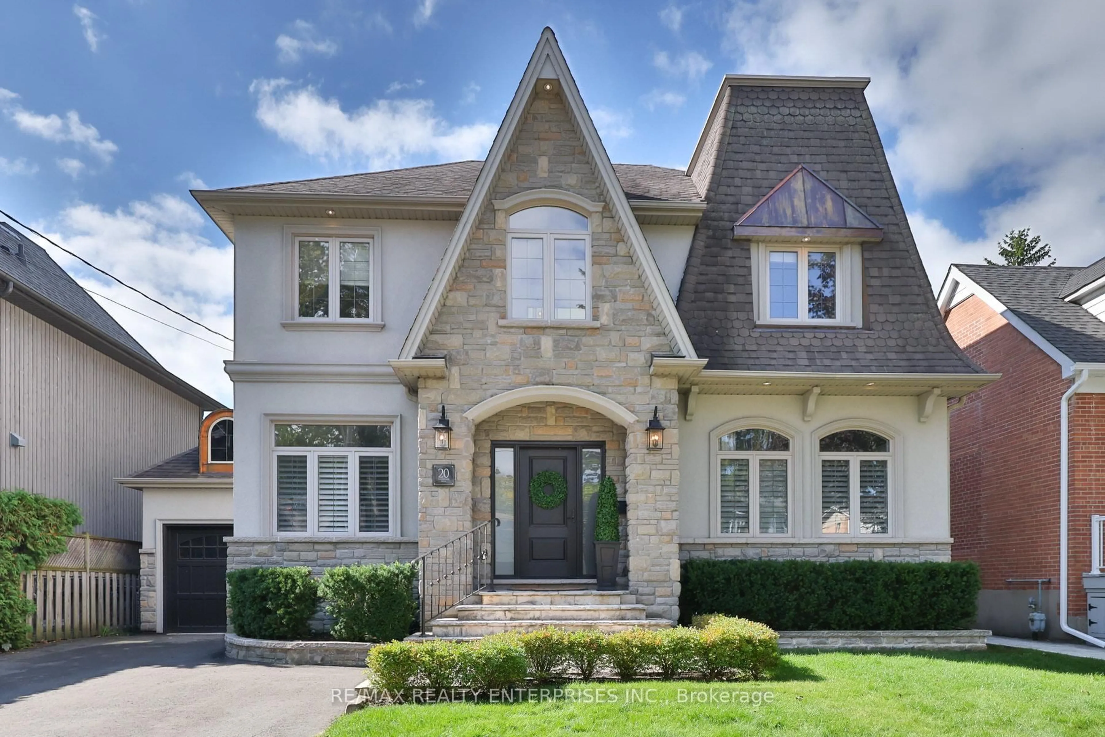 Home with brick exterior material, street for 20 Cumberland Dr, Mississauga Ontario L5G 3M6