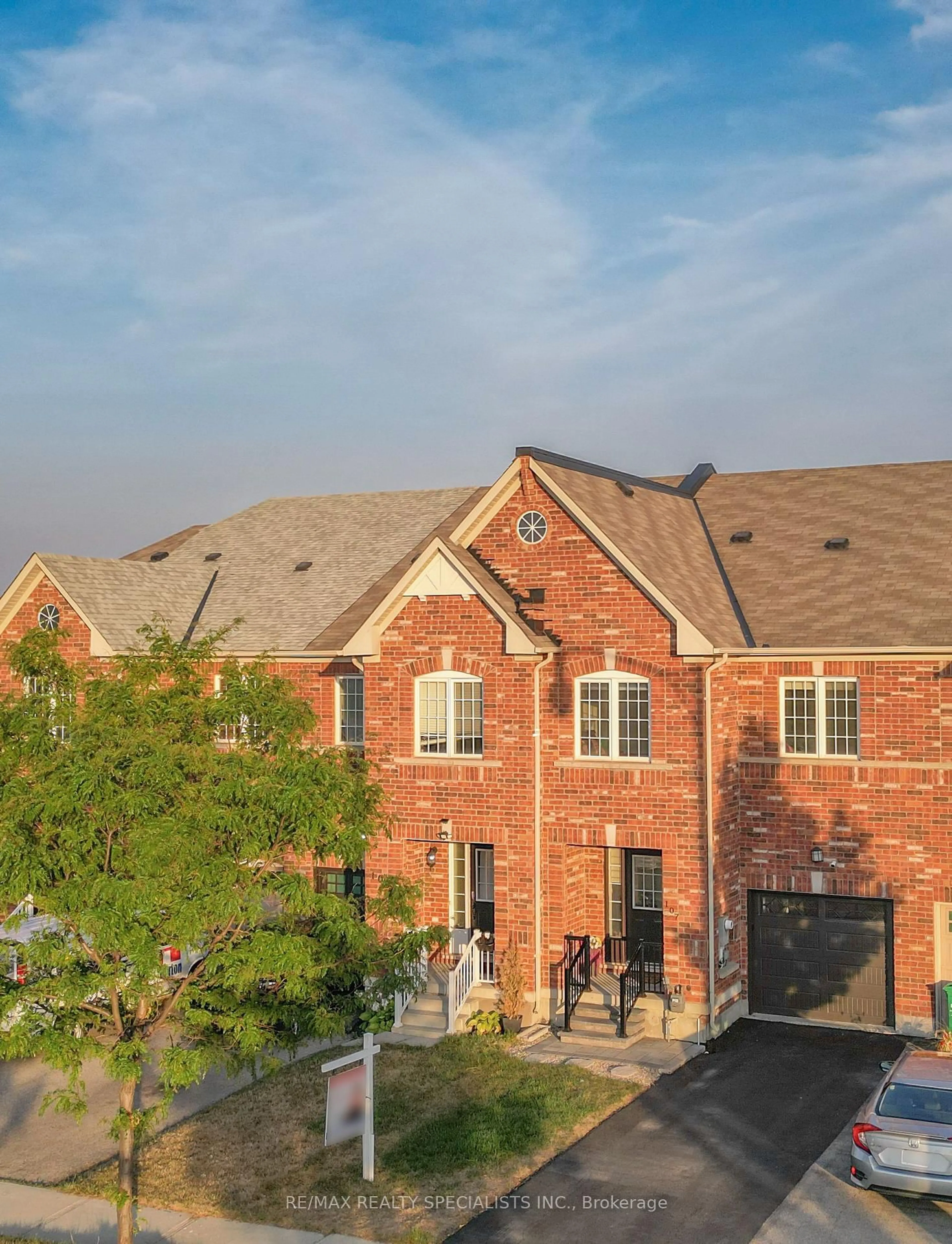 A pic from outside/outdoor area/front of a property/back of a property/a pic from drone, building for 107 Frenchpark Circ, Brampton Ontario L6X 0Y5