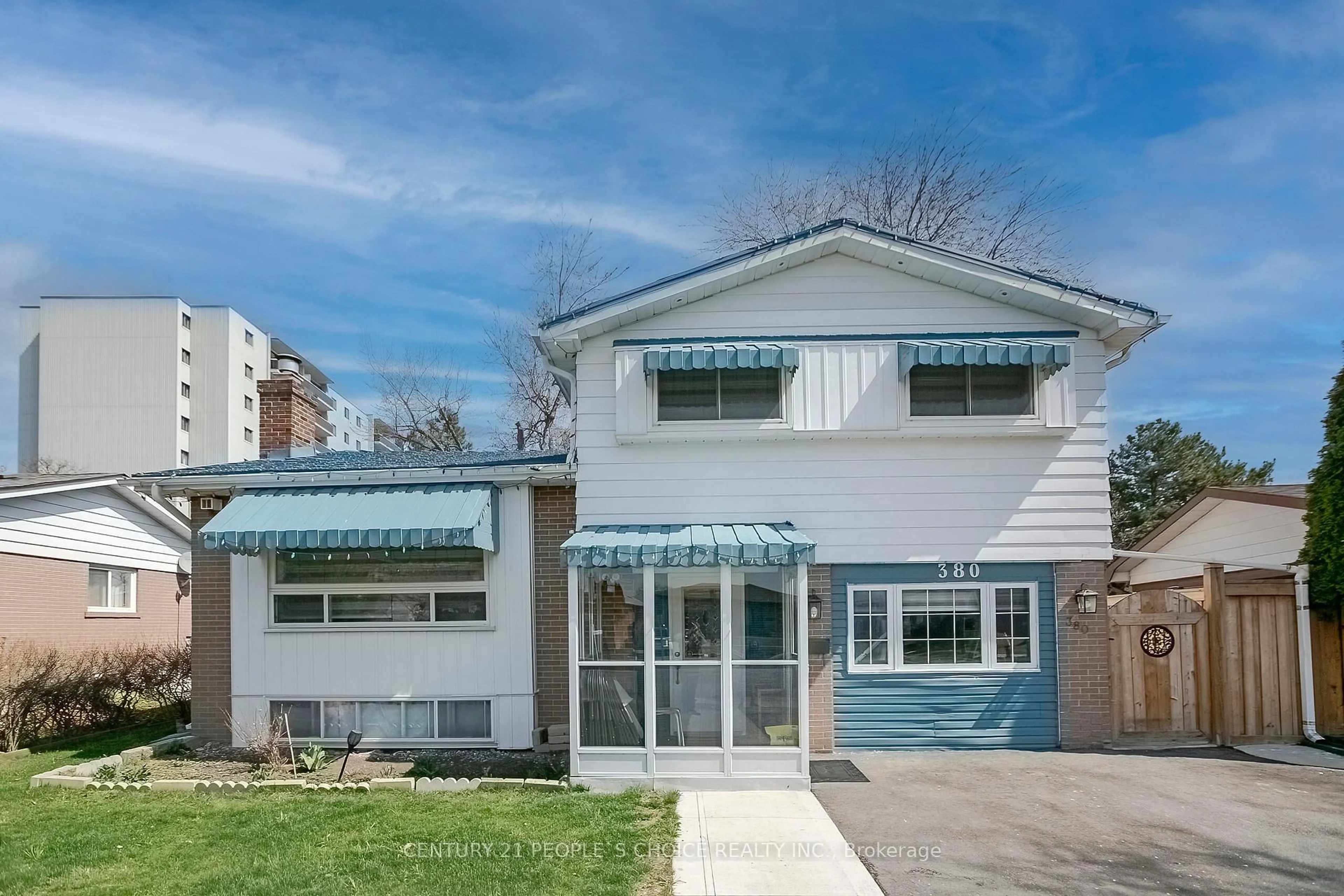 Home with vinyl exterior material, street for 380 Bartley Bull Pkwy, Brampton Ontario L6W 2L8