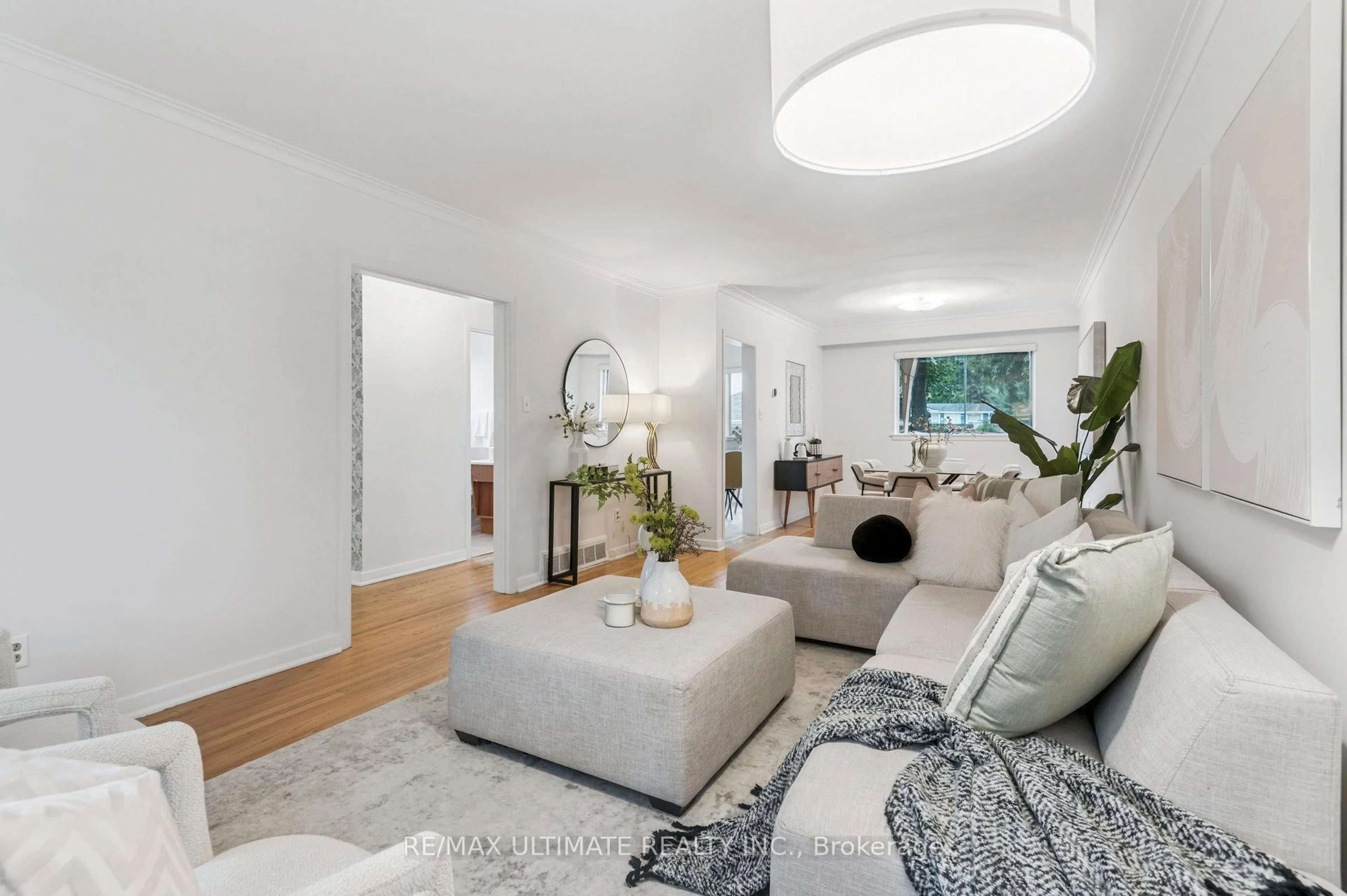 Living room with furniture, unknown for 24 Highbury Rd, Toronto Ontario M9M 2J7