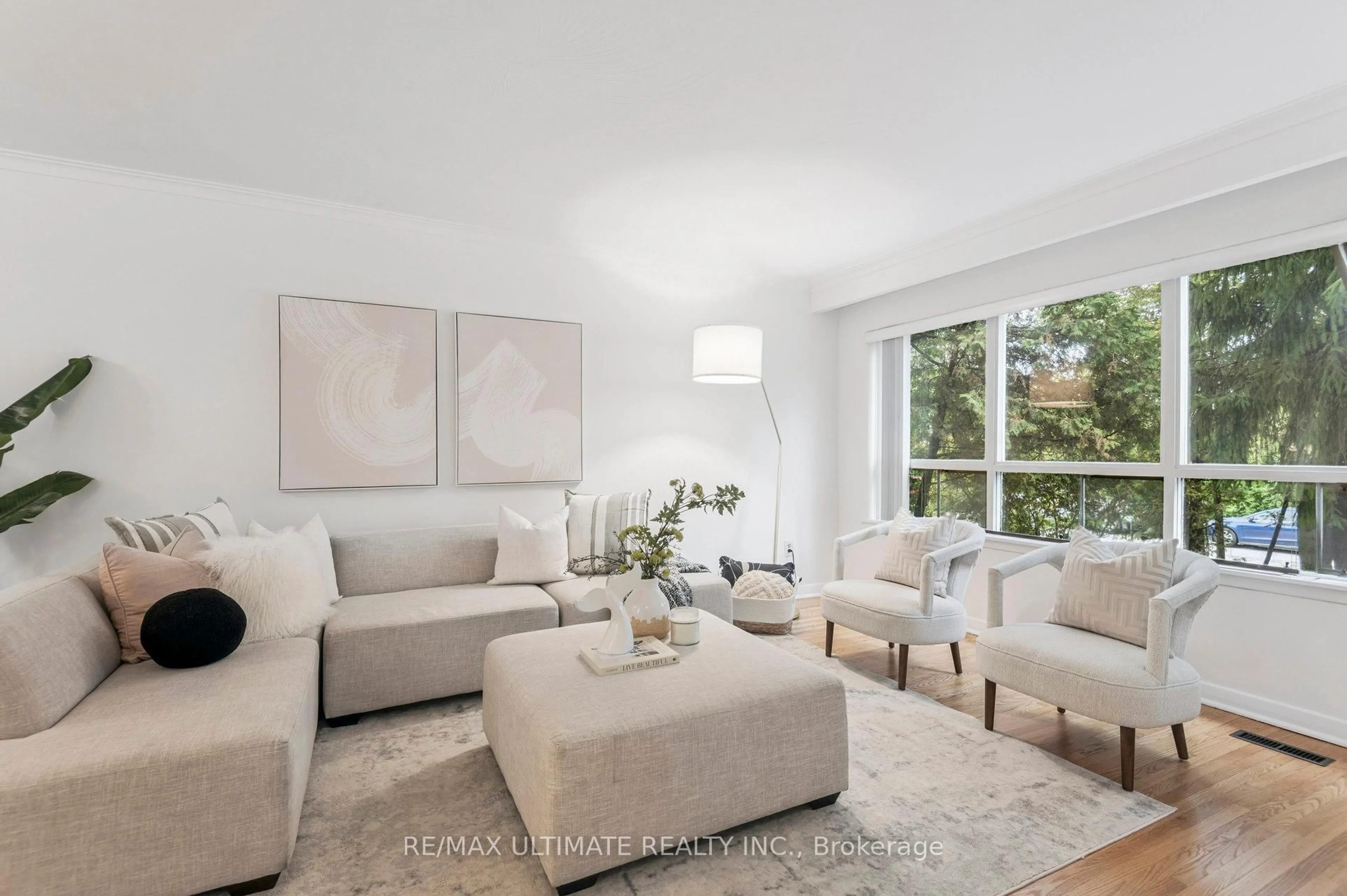 Living room with furniture, unknown for 24 Highbury Rd, Toronto Ontario M9M 2J7