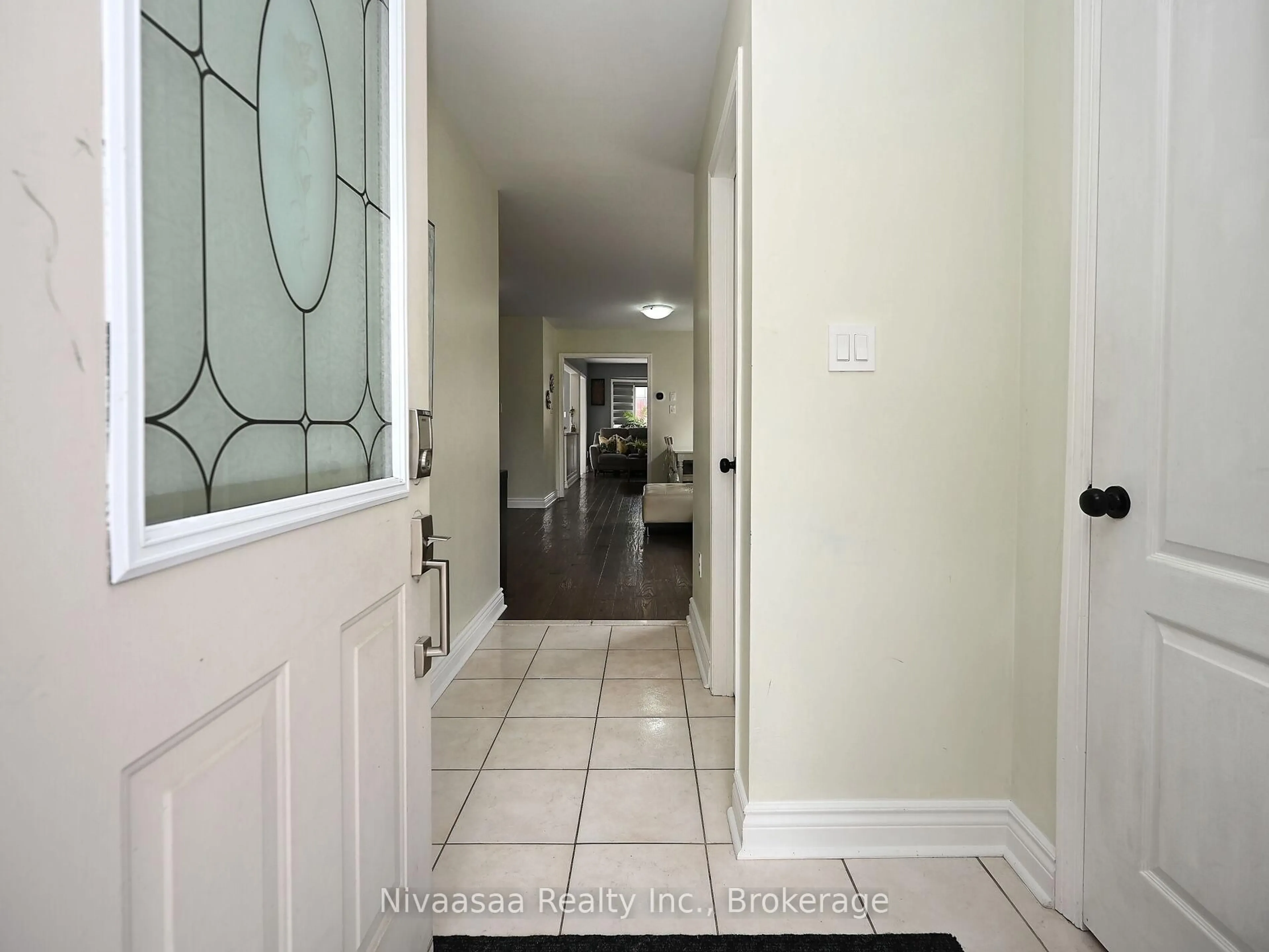 Indoor entryway for 38 Amethyst Circ, Brampton Ontario L6P 0Z3