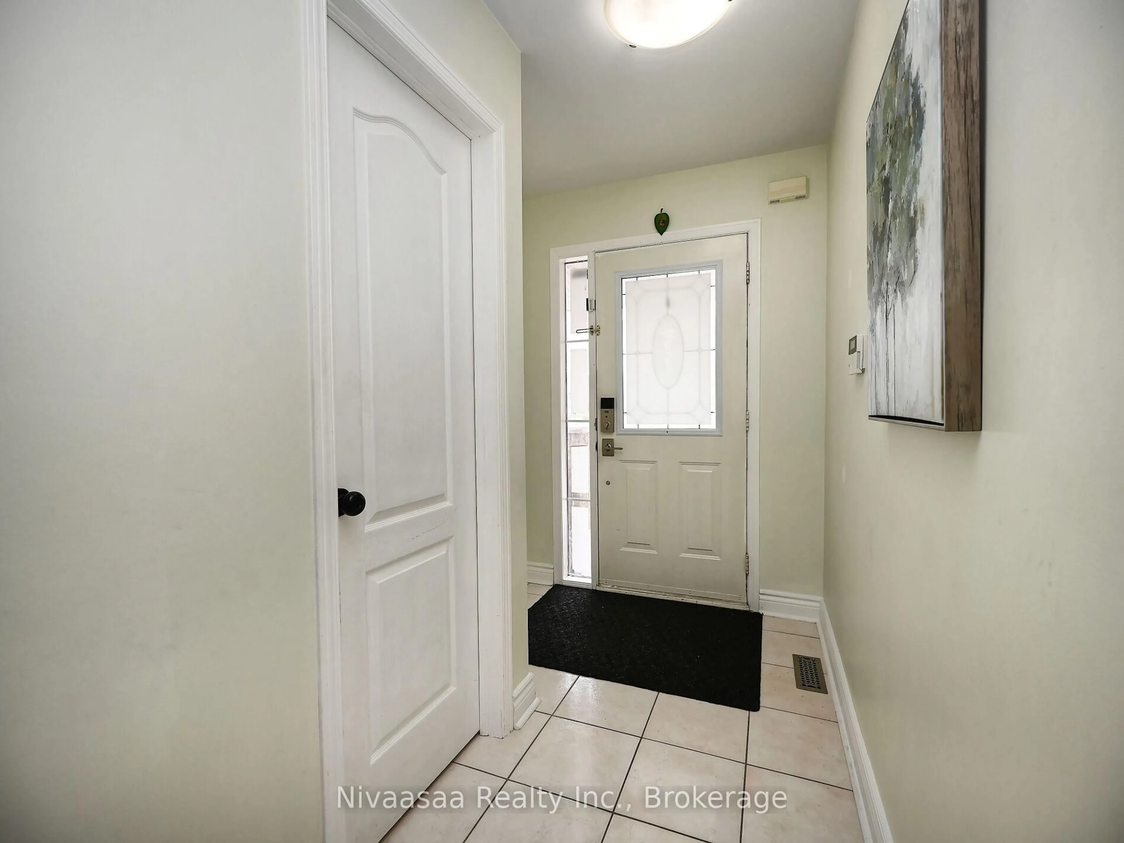 Indoor entryway for 38 Amethyst Circ, Brampton Ontario L6P 0Z3