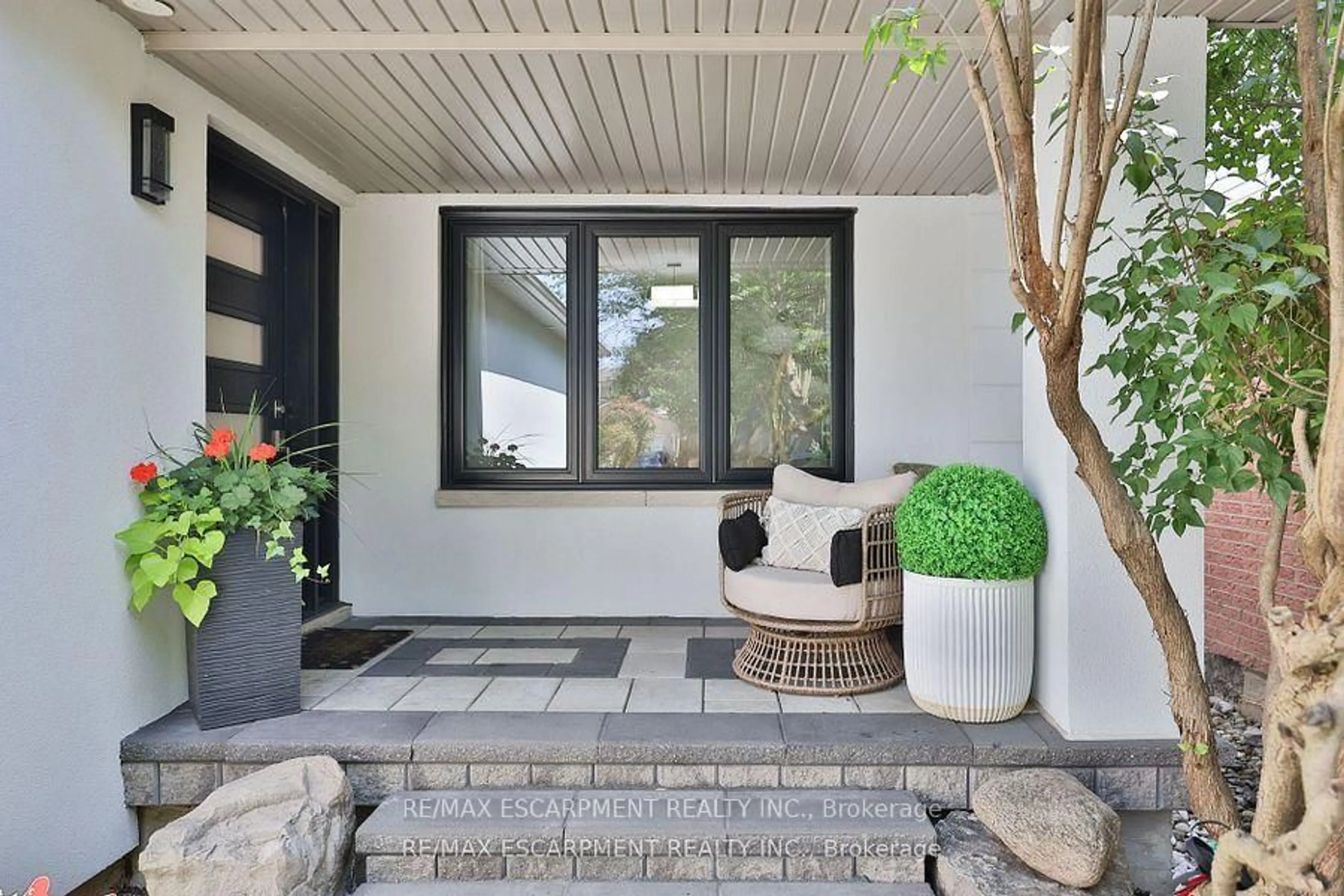 Indoor entryway for 5551 River Grove Ave, Mississauga Ontario L5M 3T6