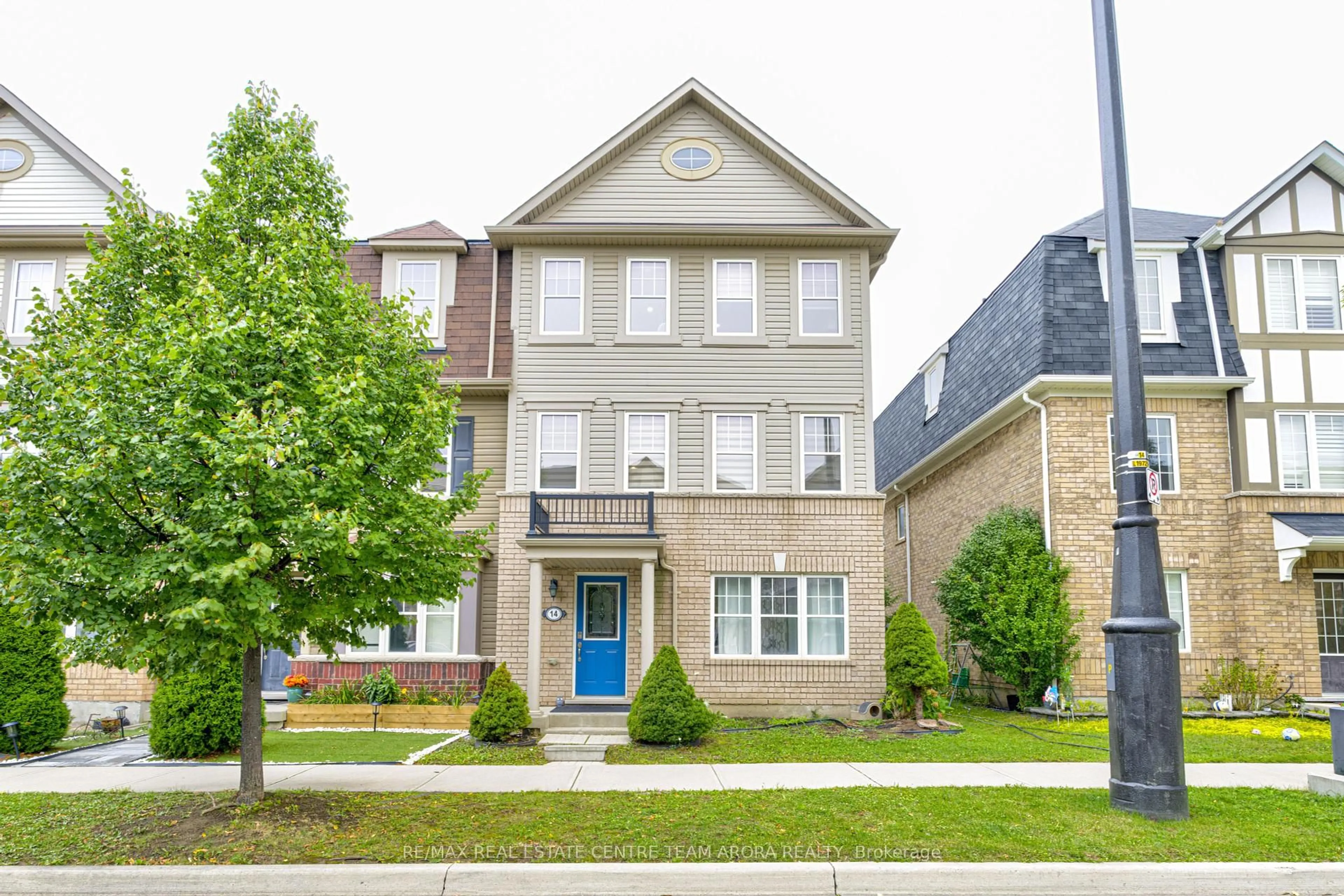Home with brick exterior material, street for 14 Crossbill Rd, Brampton Ontario L7A 3Z5