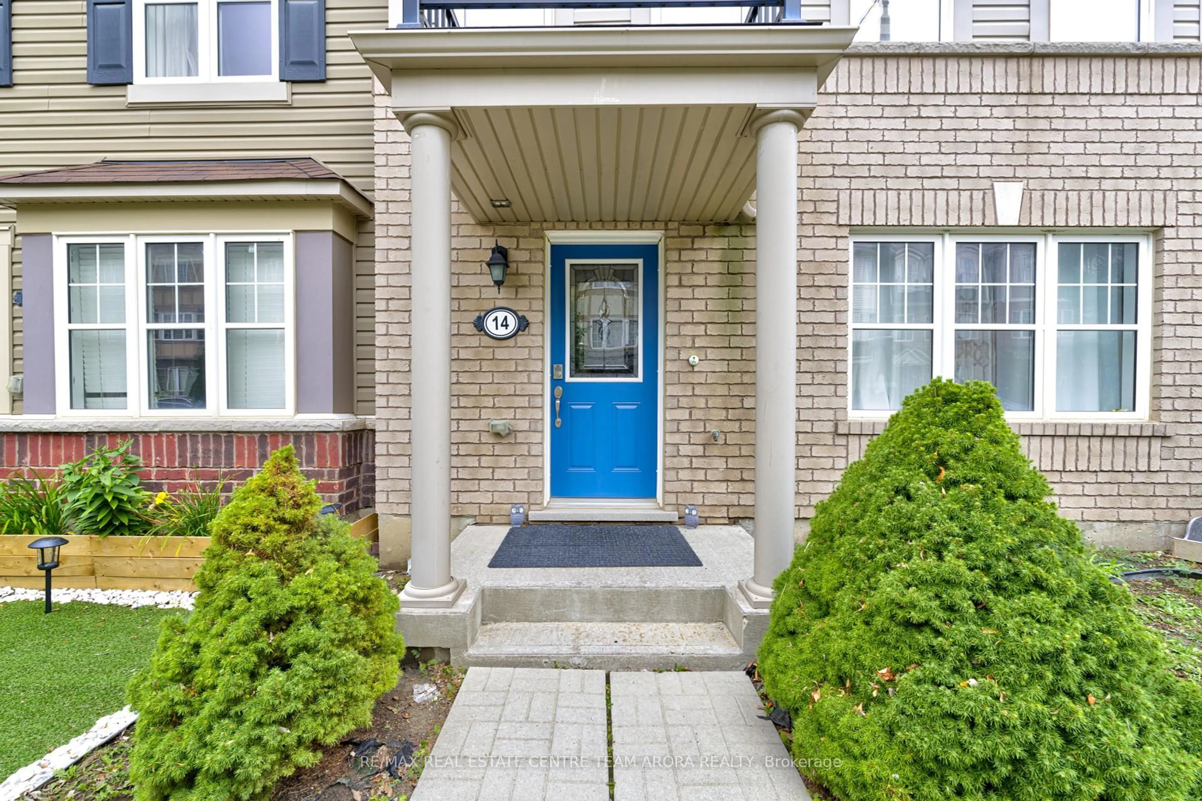Indoor entryway for 14 Crossbill Rd, Brampton Ontario L7A 3Z5