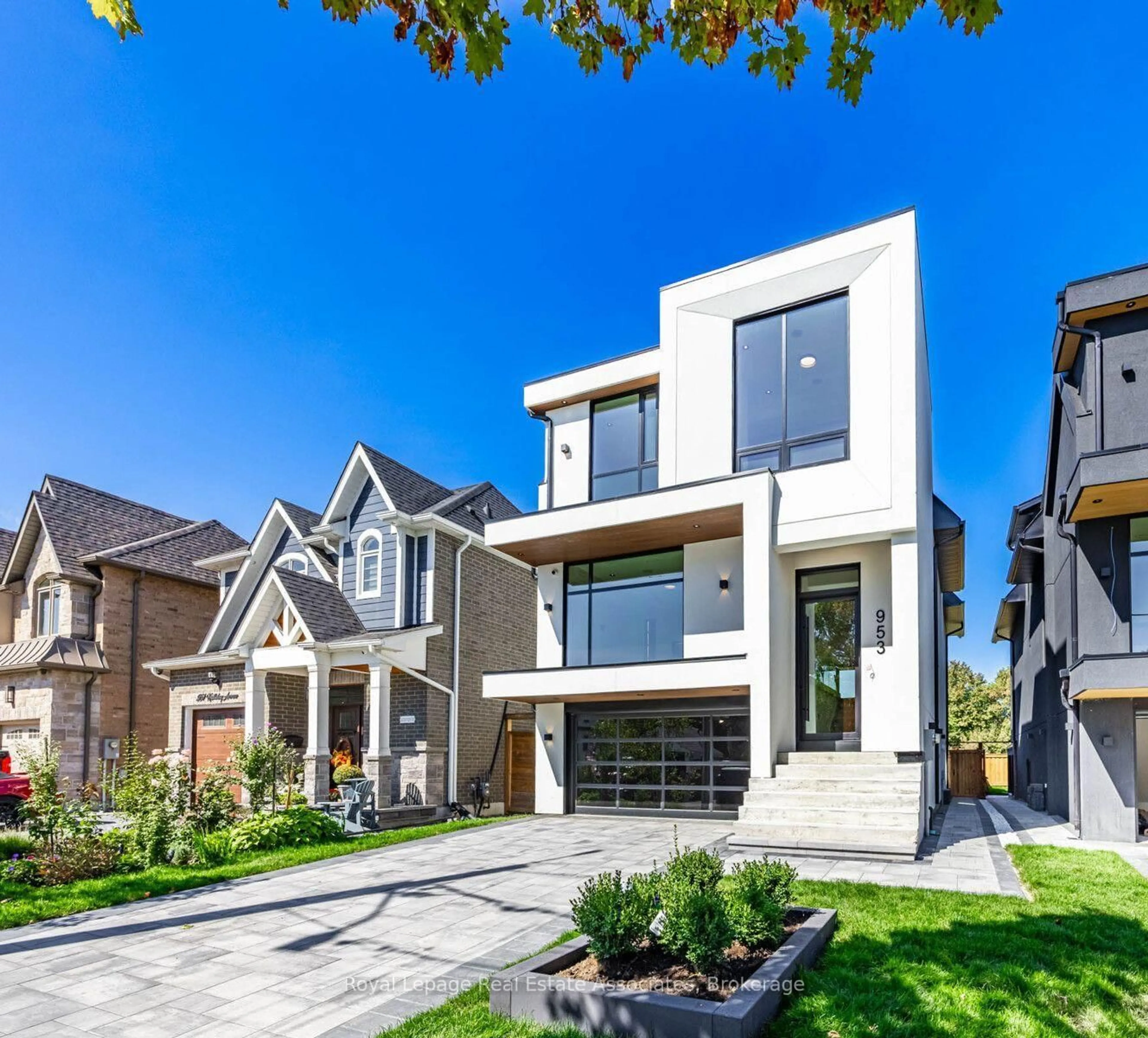 Home with brick exterior material, street for 953 Halliday Ave, Mississauga Ontario L5E 1P4