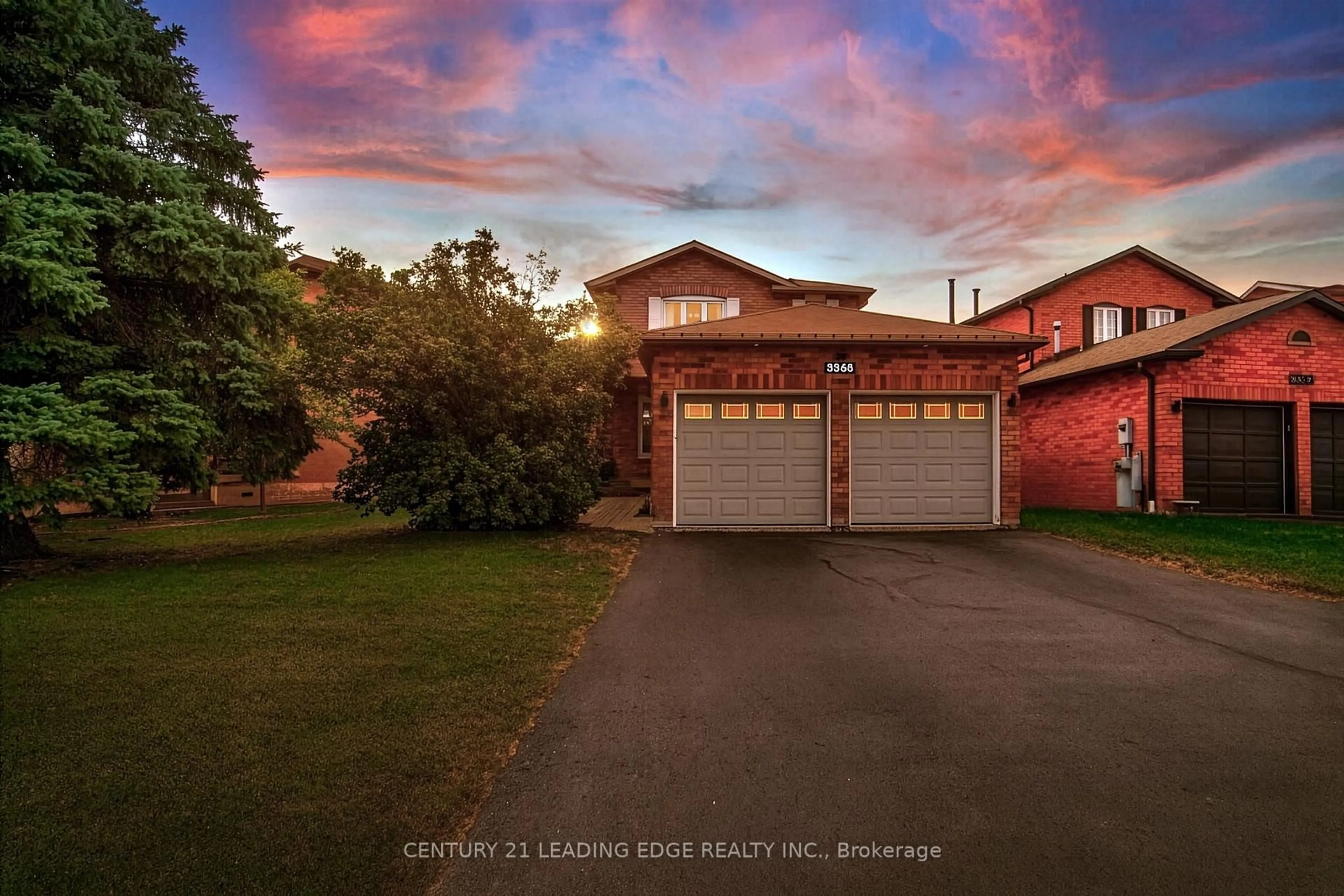 A pic from outside/outdoor area/front of a property/back of a property/a pic from drone, street for 3356 Dovetail Mews, Mississauga Ontario L5L 5E7