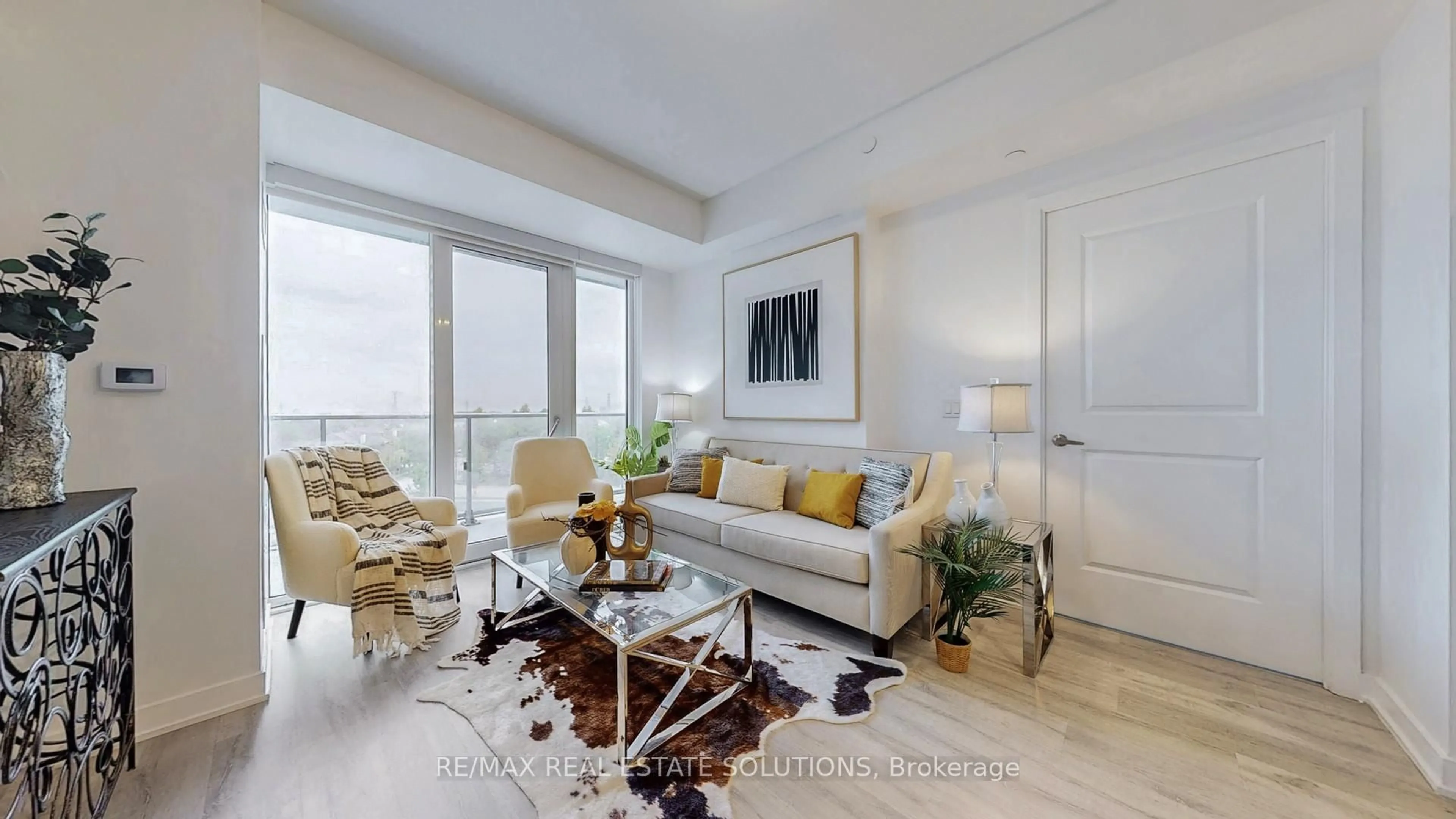 Living room with furniture, unknown for 4655 Metcalfe Ave #506, Mississauga Ontario L5M 0Z7