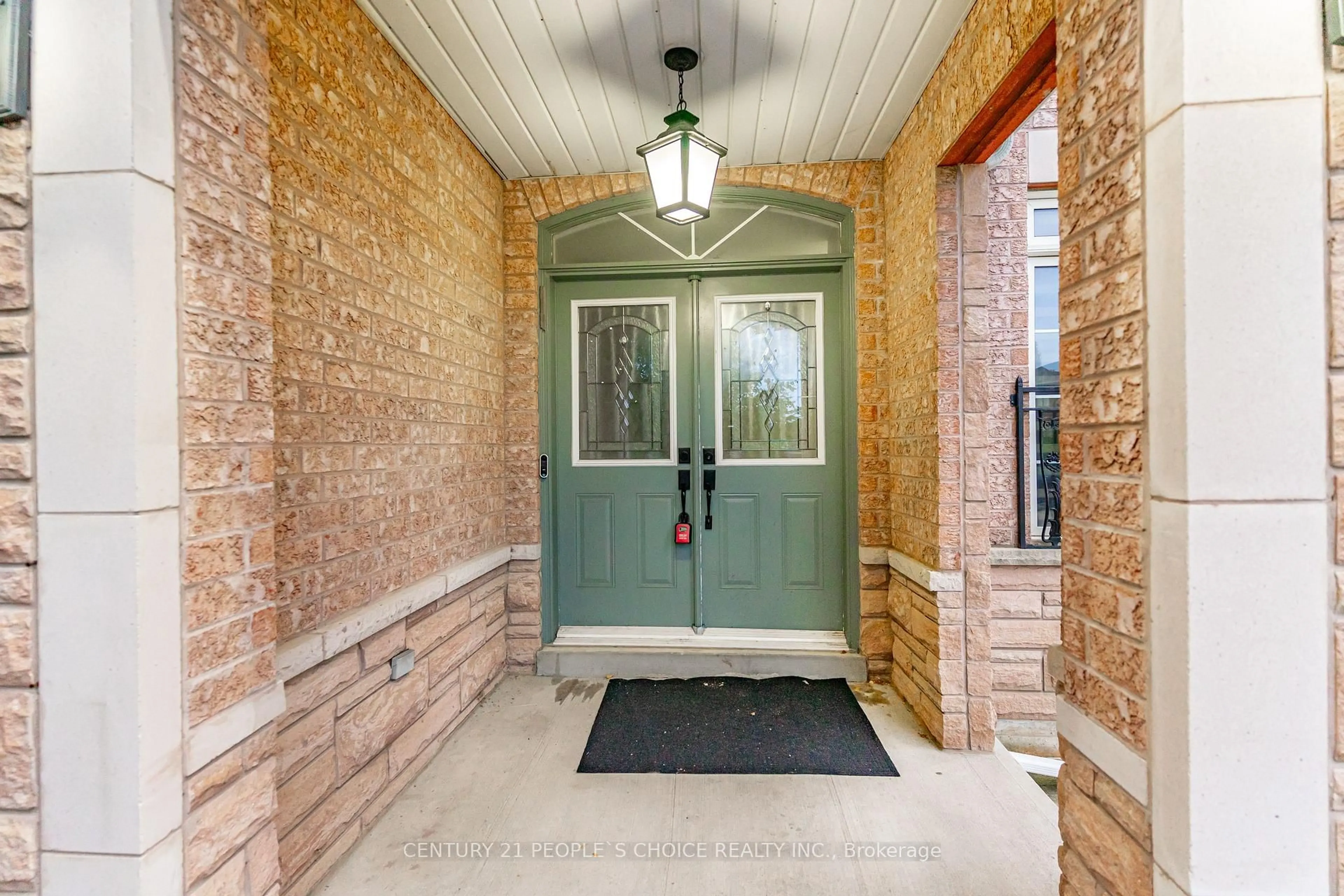 Indoor entryway for 39 Huntspoint Dr, Brampton Ontario L6P 2E9
